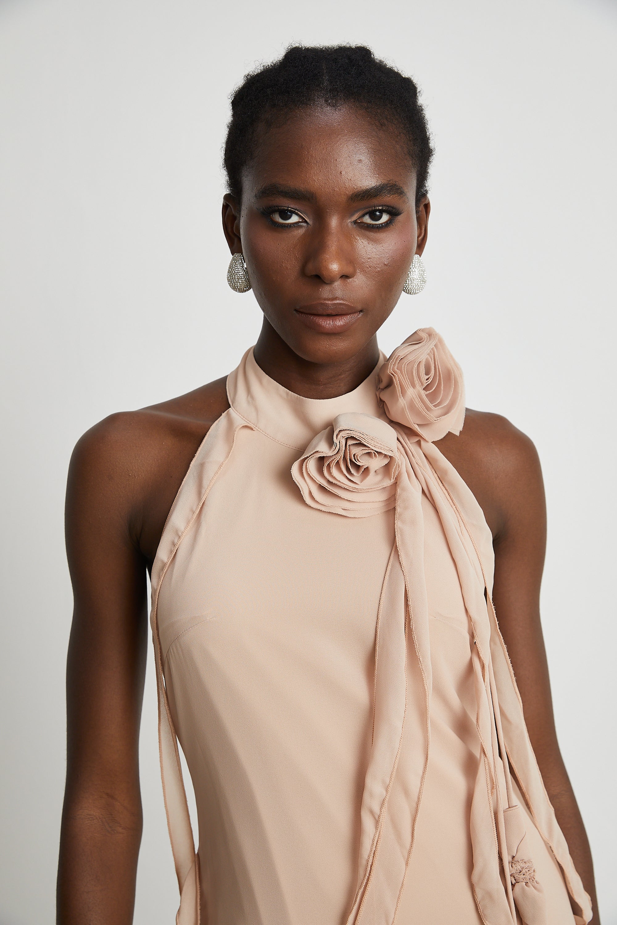 فستان Eloisee قصير غير متماثل مزهر