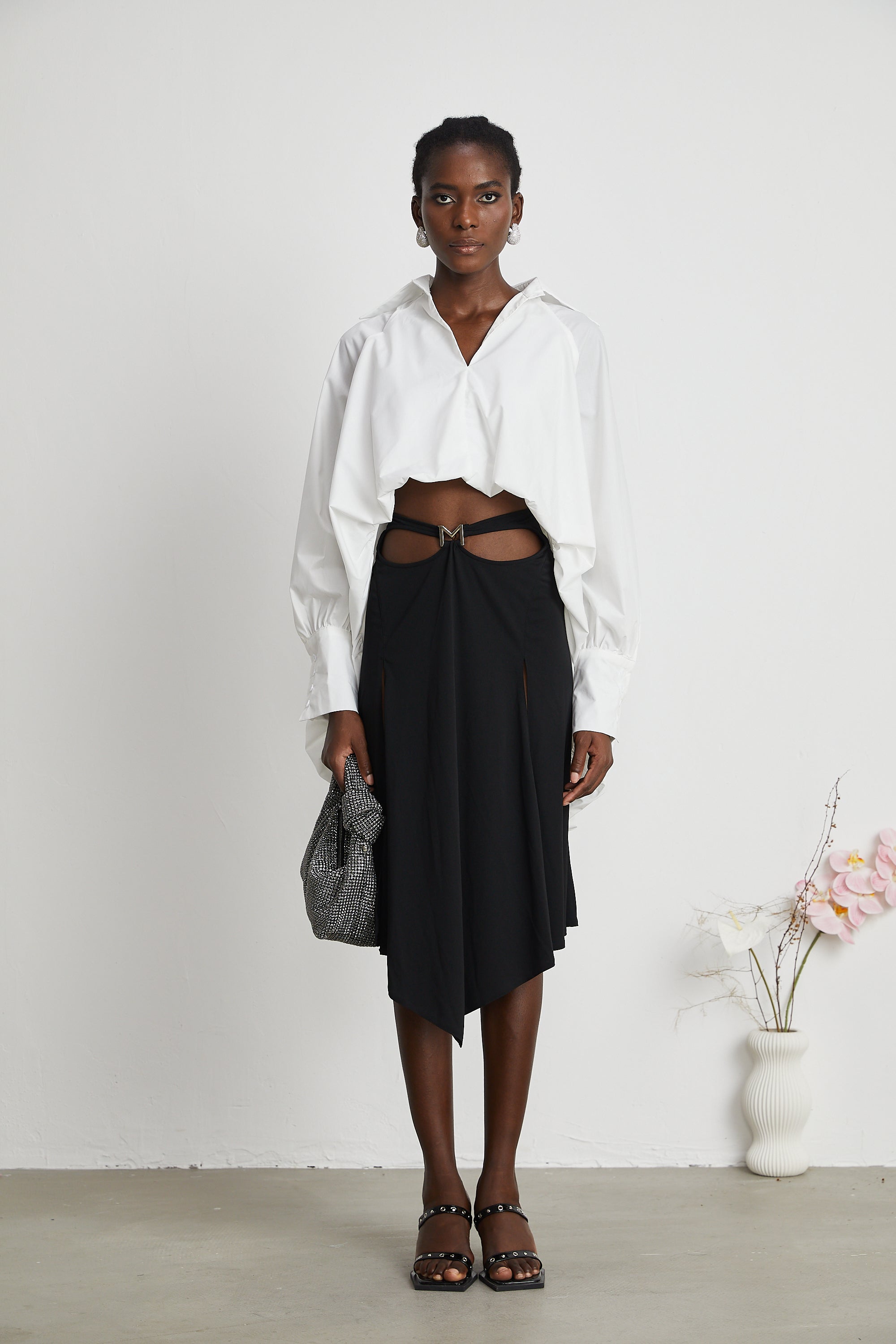 قميص ماريون منفوخ من الأسفل إلى الأعلى