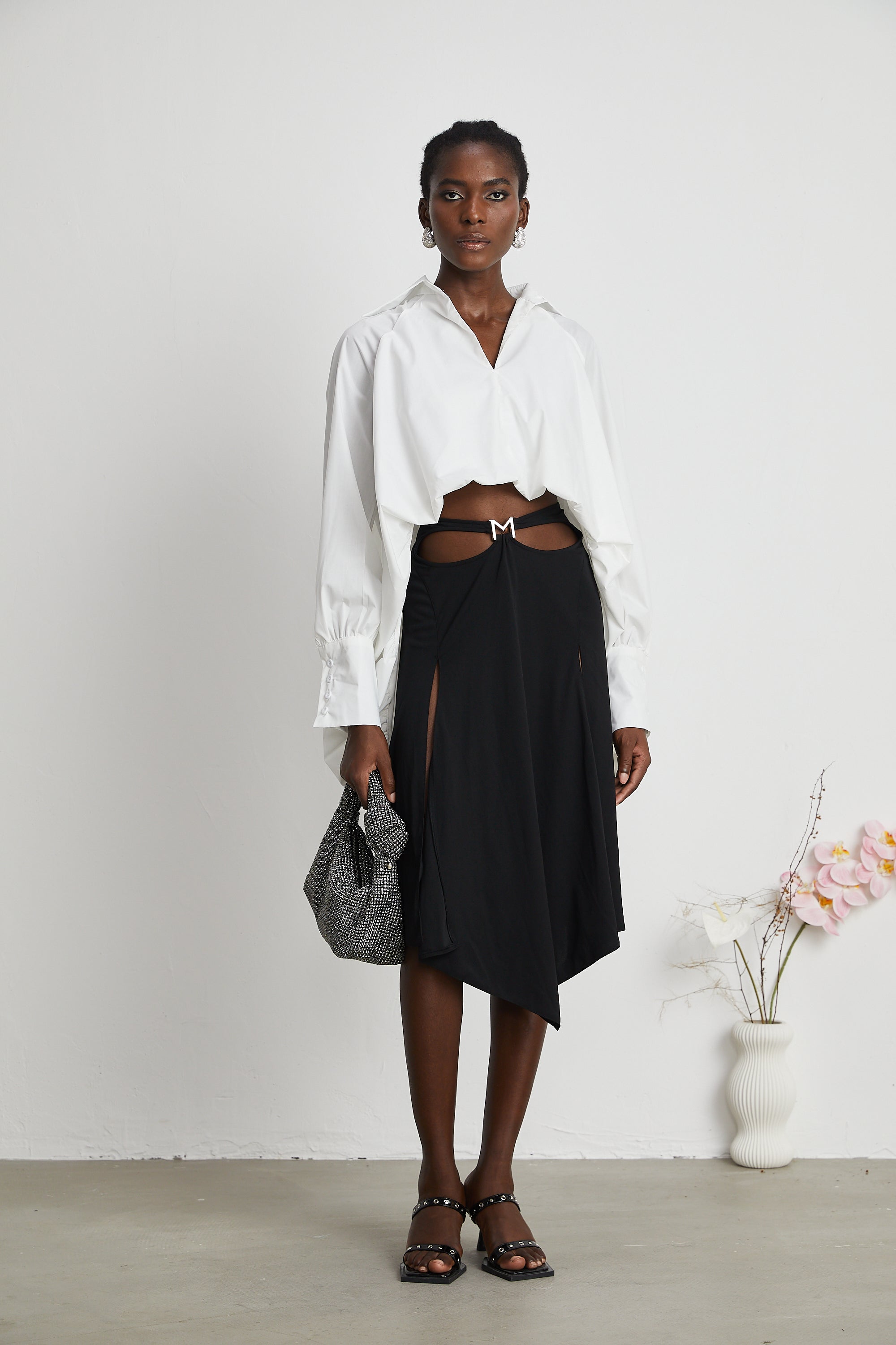 قميص ماريون منفوخ من الأسفل إلى الأعلى