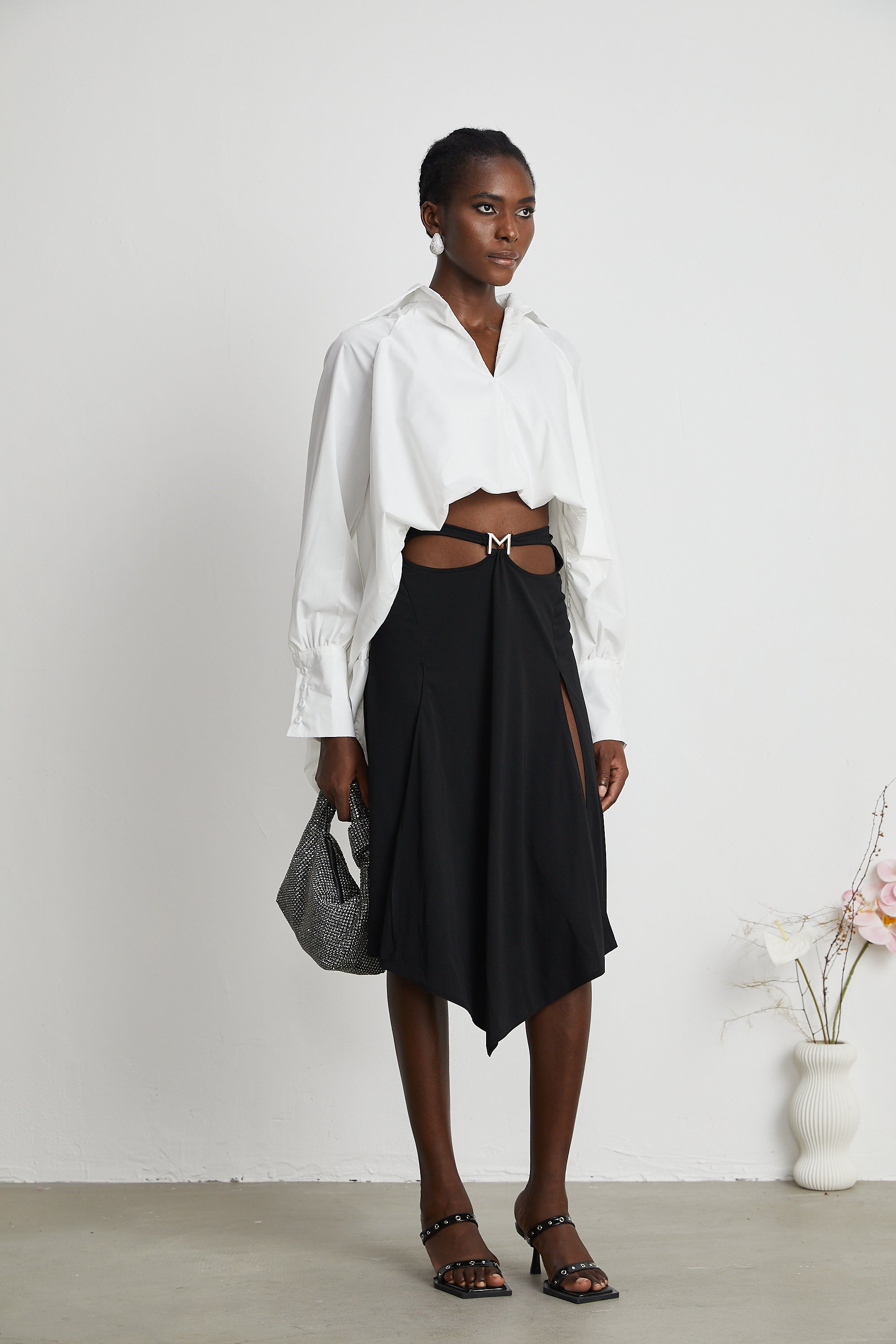 قميص ماريون منفوخ من الأسفل إلى الأعلى