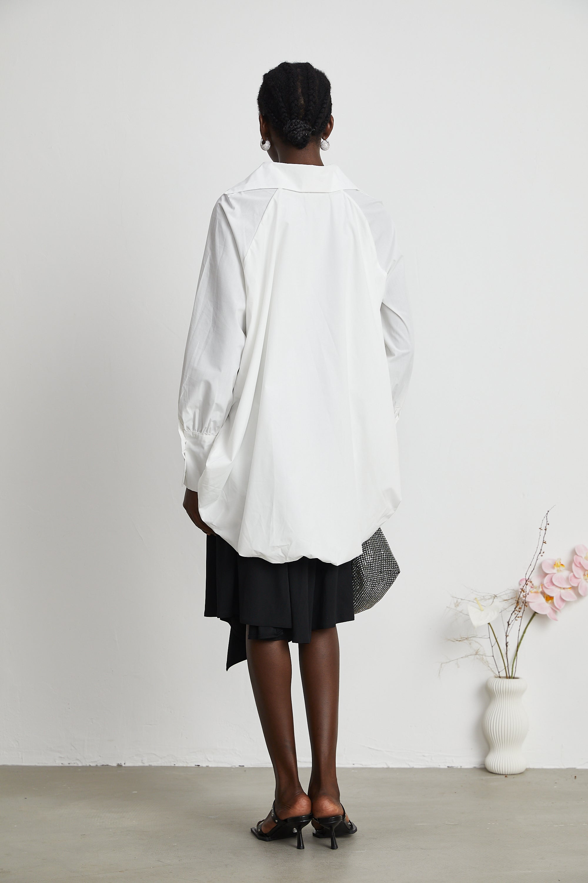 قميص ماريون منفوخ من الأسفل إلى الأعلى