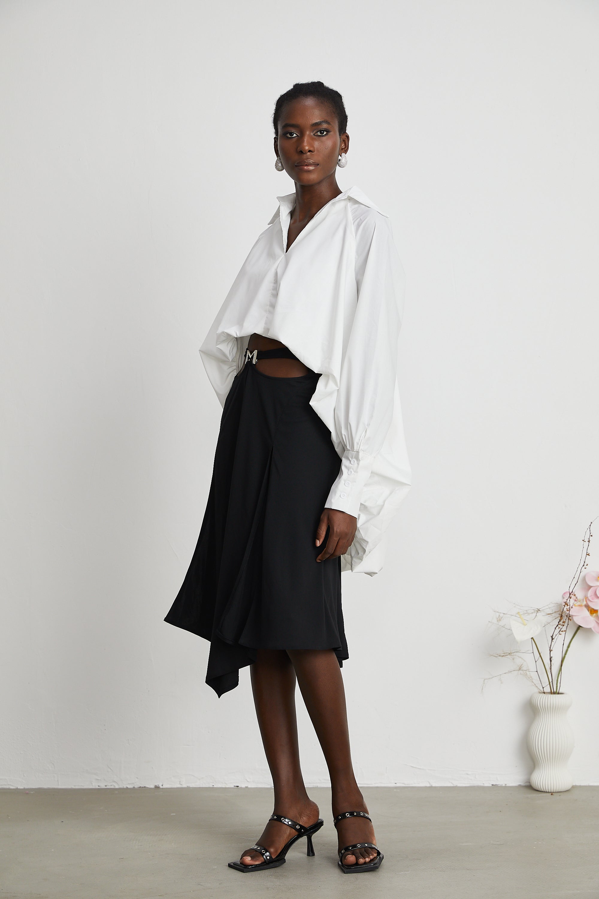 قميص ماريون منفوخ من الأسفل إلى الأعلى