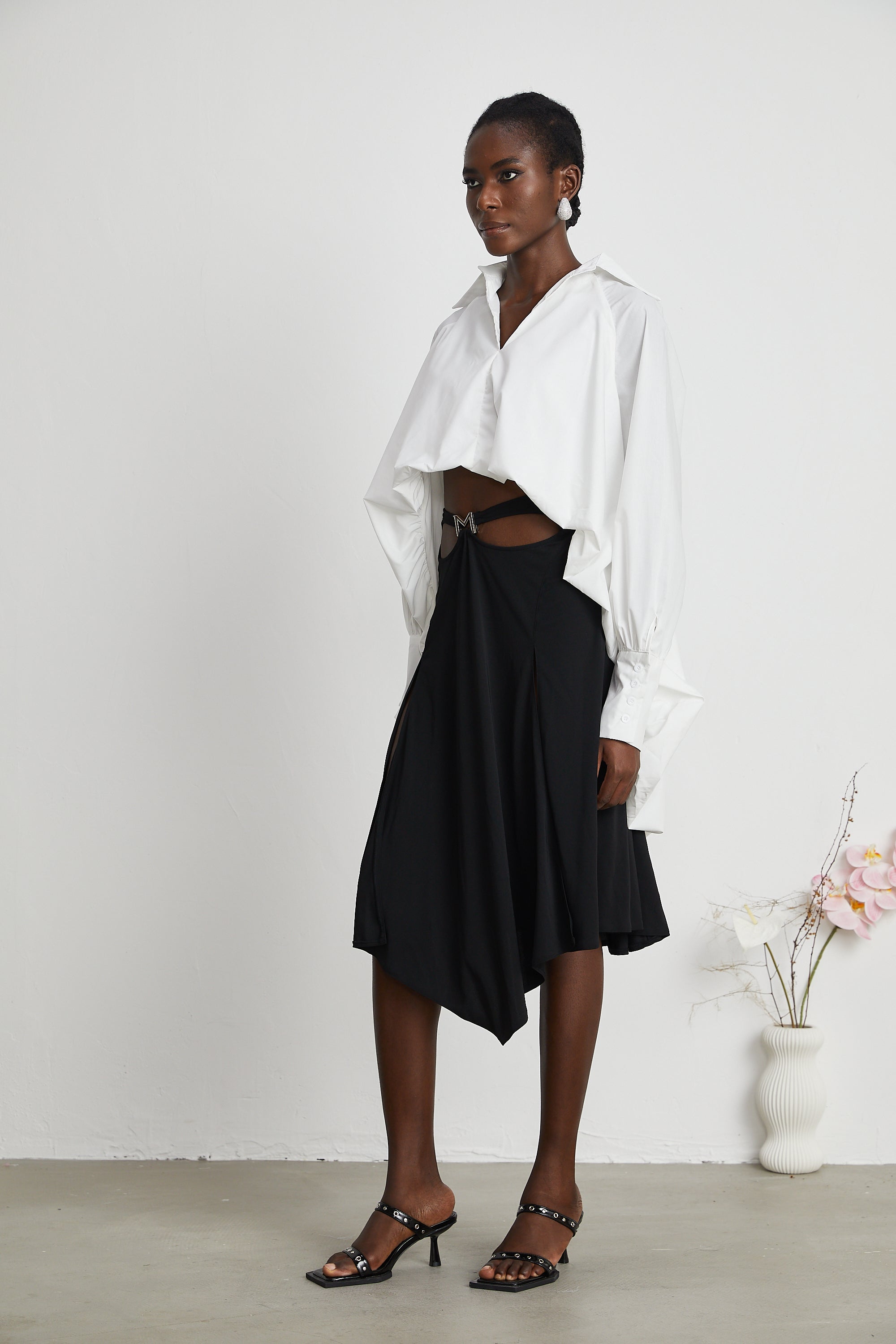 قميص ماريون منفوخ من الأسفل إلى الأعلى