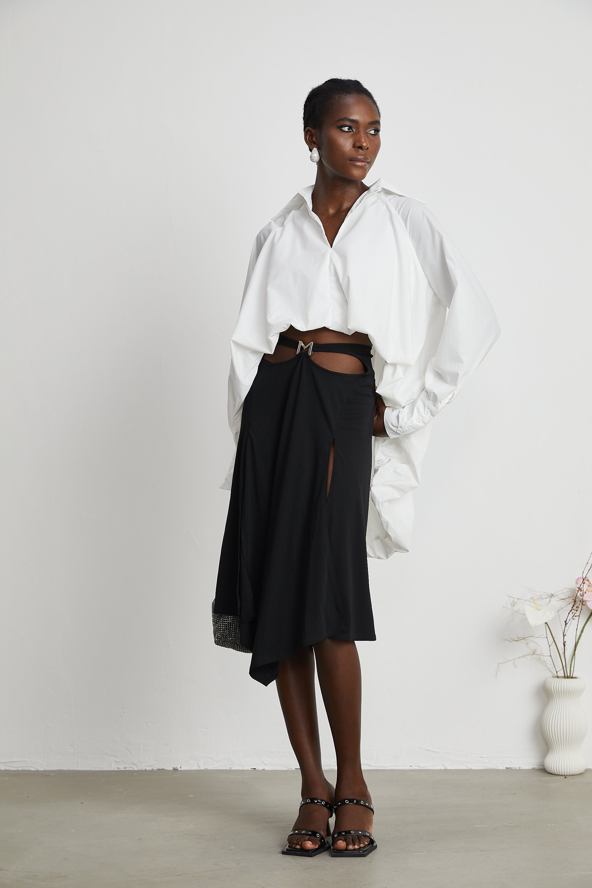 قميص ماريون منفوخ من الأسفل إلى الأعلى