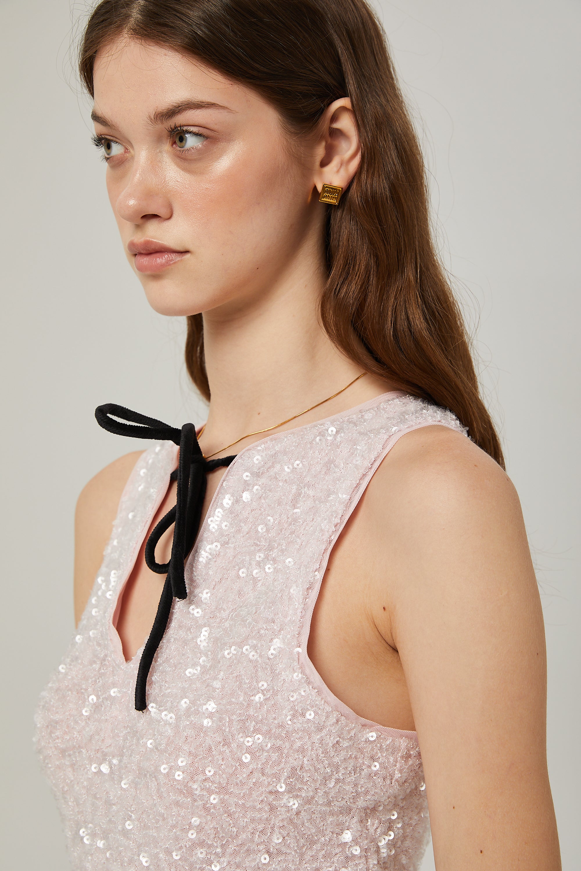 بلوزة أندريا الوردية المزينة بالترتر