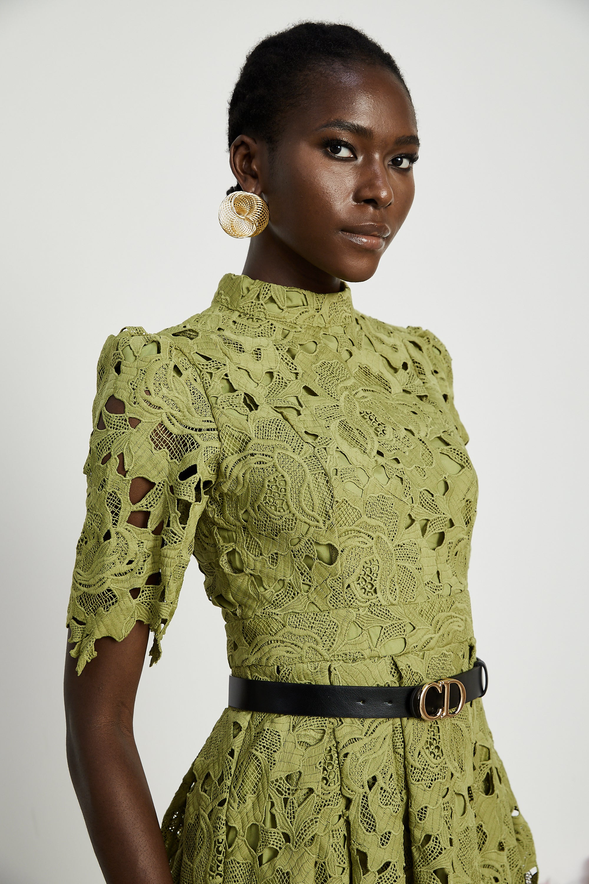 فستان قصير مطرز من تصميم Valérie