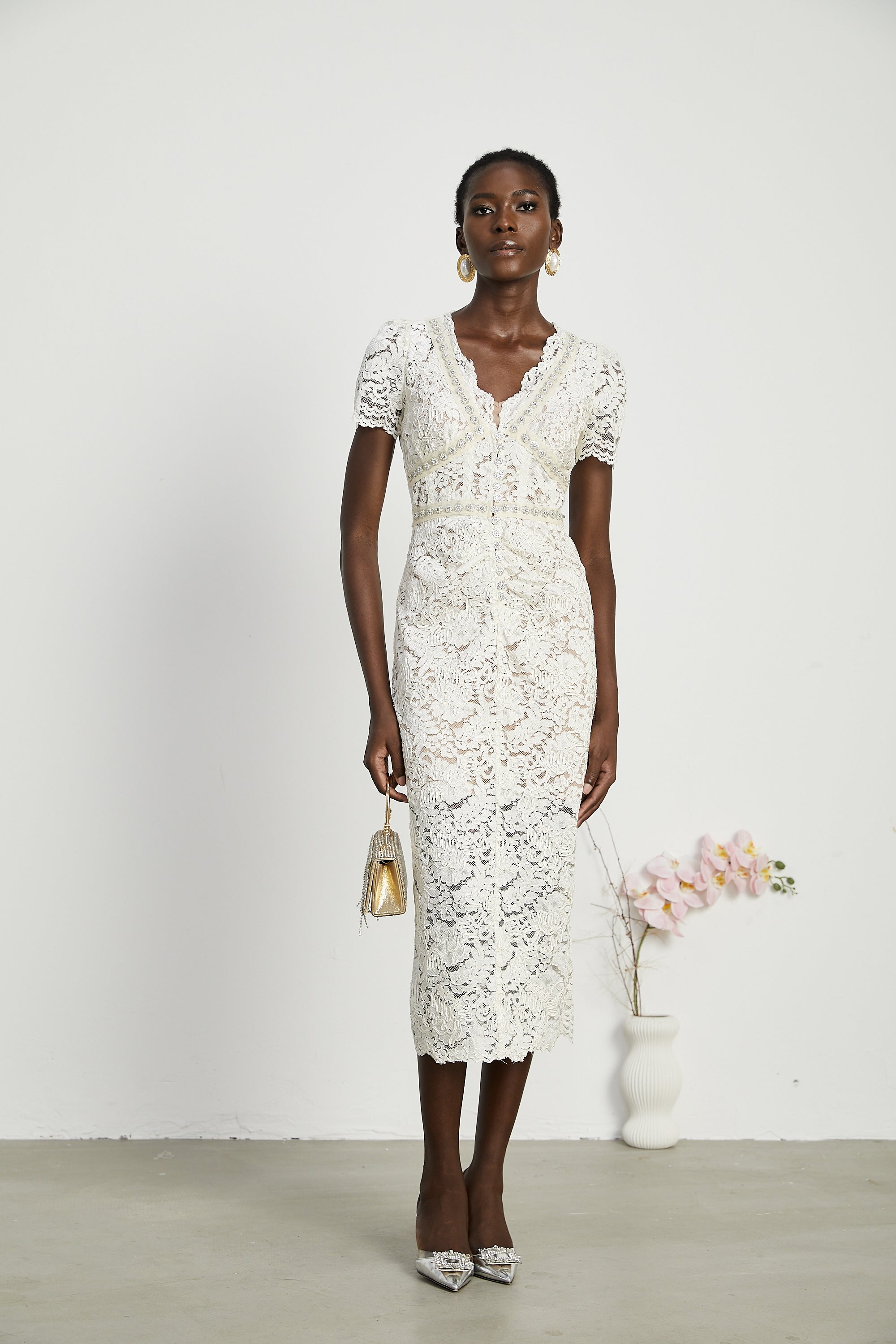 فستان ميدي من الدانتيل المزين من كالينا