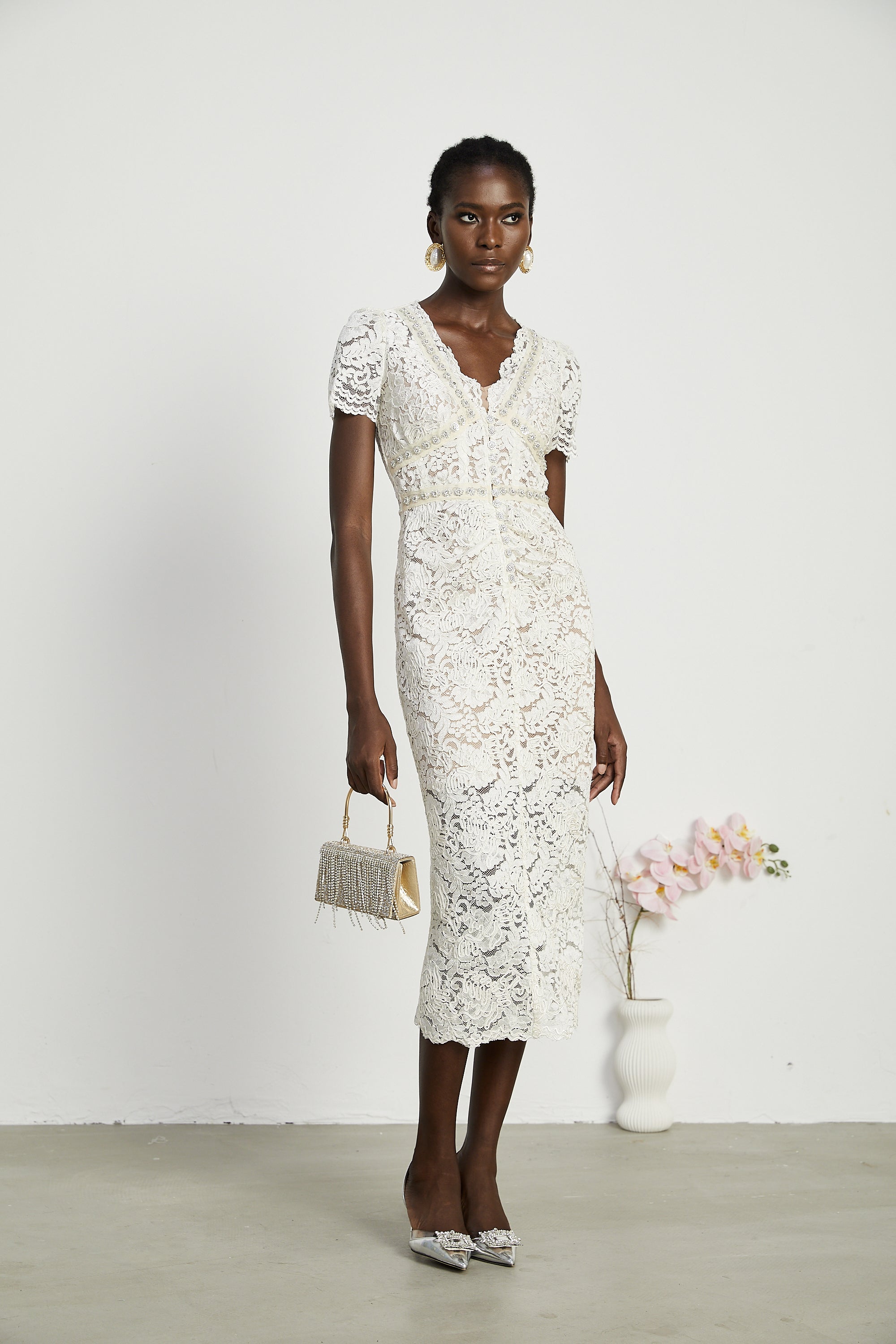 فستان ميدي من الدانتيل المزين من كالينا