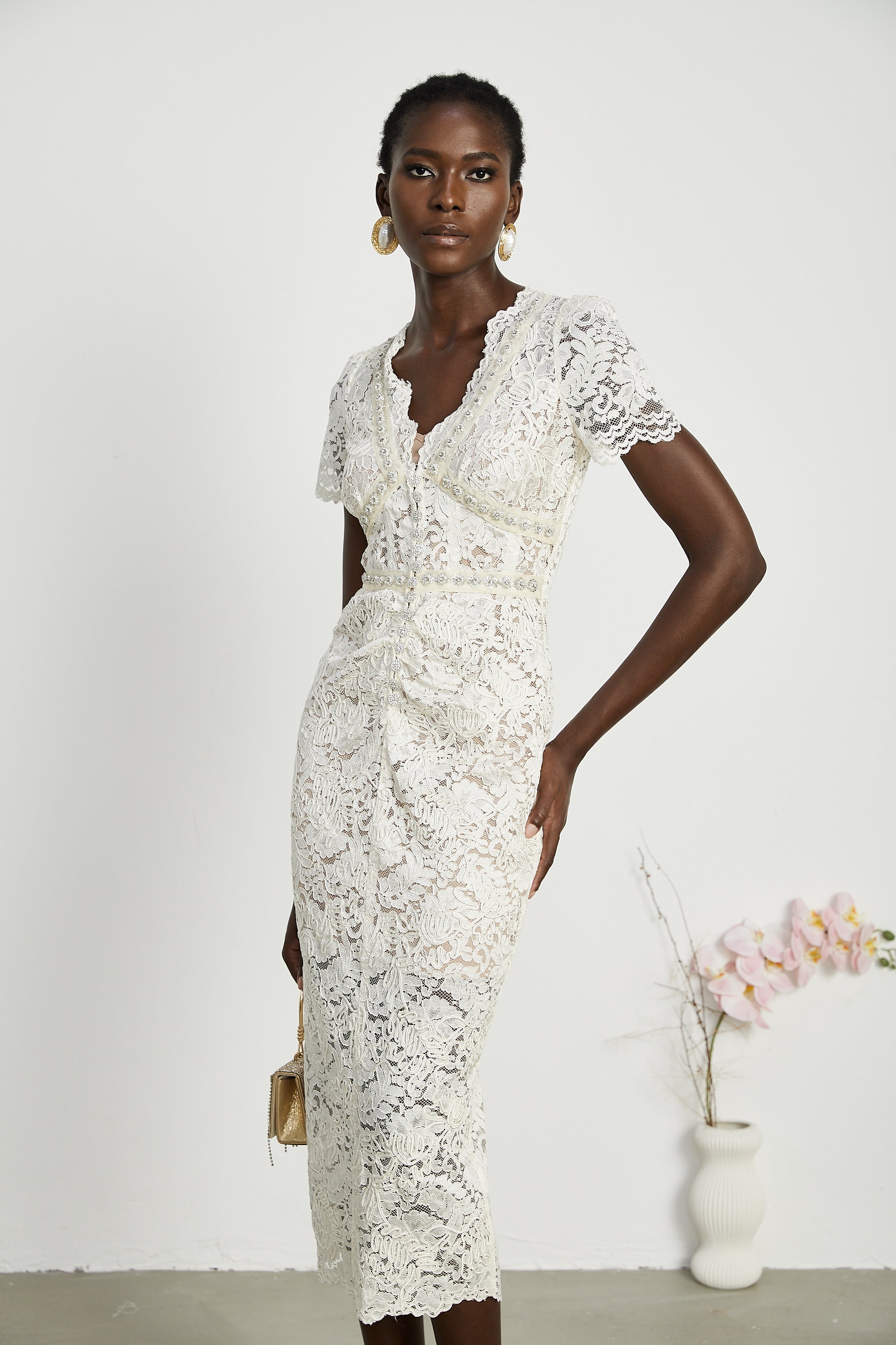 فستان ميدي من الدانتيل المزين من كالينا