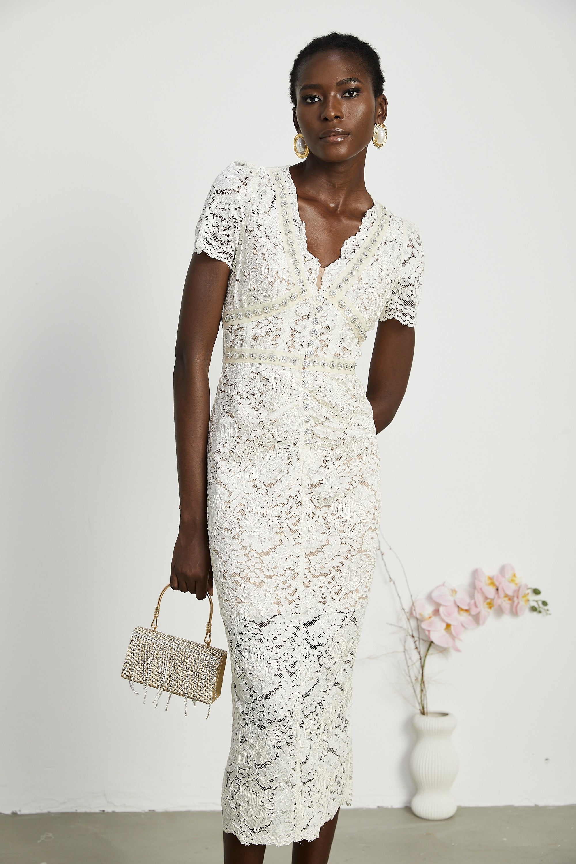 فستان ميدي من الدانتيل المزين من كالينا