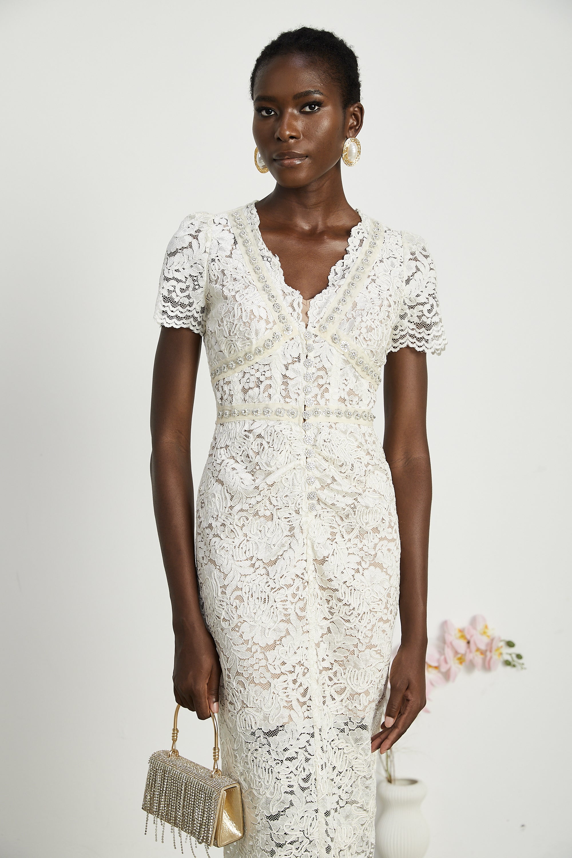 فستان ميدي من الدانتيل المزين من كالينا