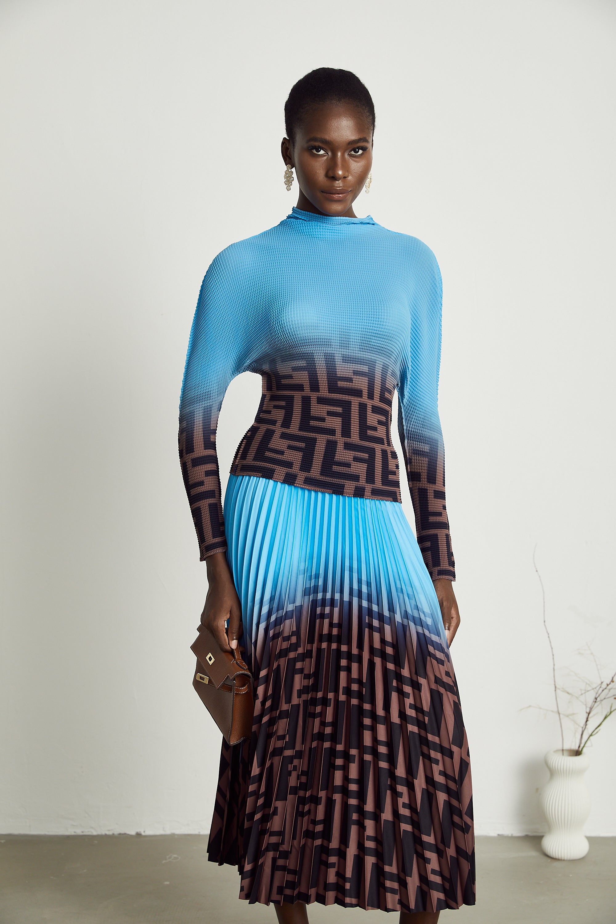 Passendes Set aus Plissee-Oberteil und Rock im Farbblockdesign Désirée