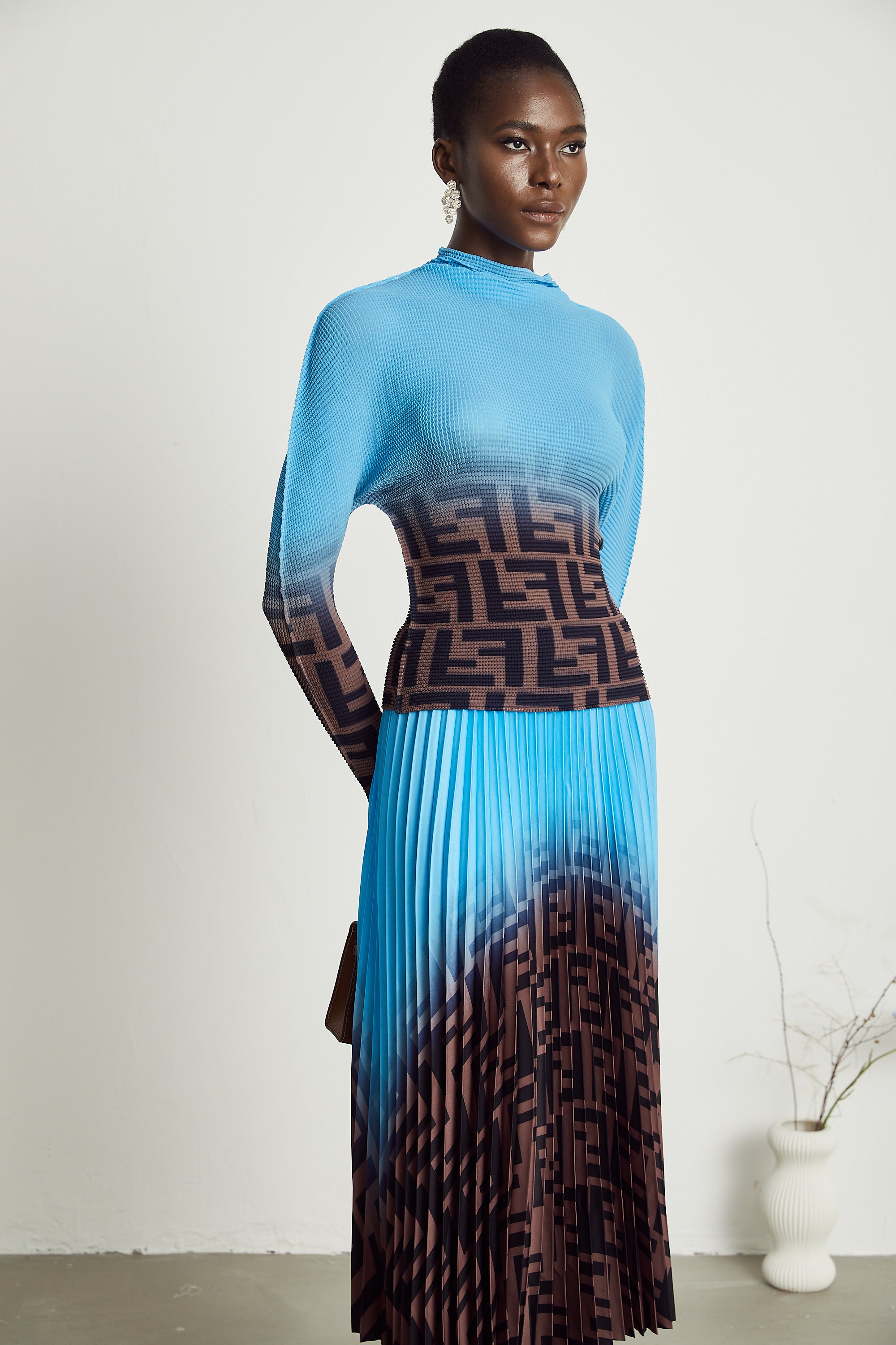 Passendes Set aus Plissee-Oberteil und Rock im Farbblockdesign Désirée