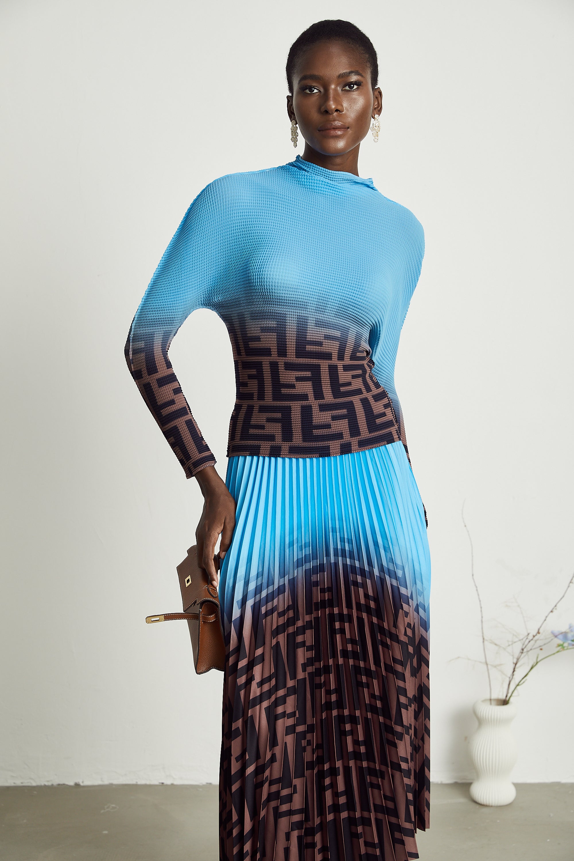 طقم Désirée المكون من بلوزة وتنورة متطابقتين بألوان متعددة