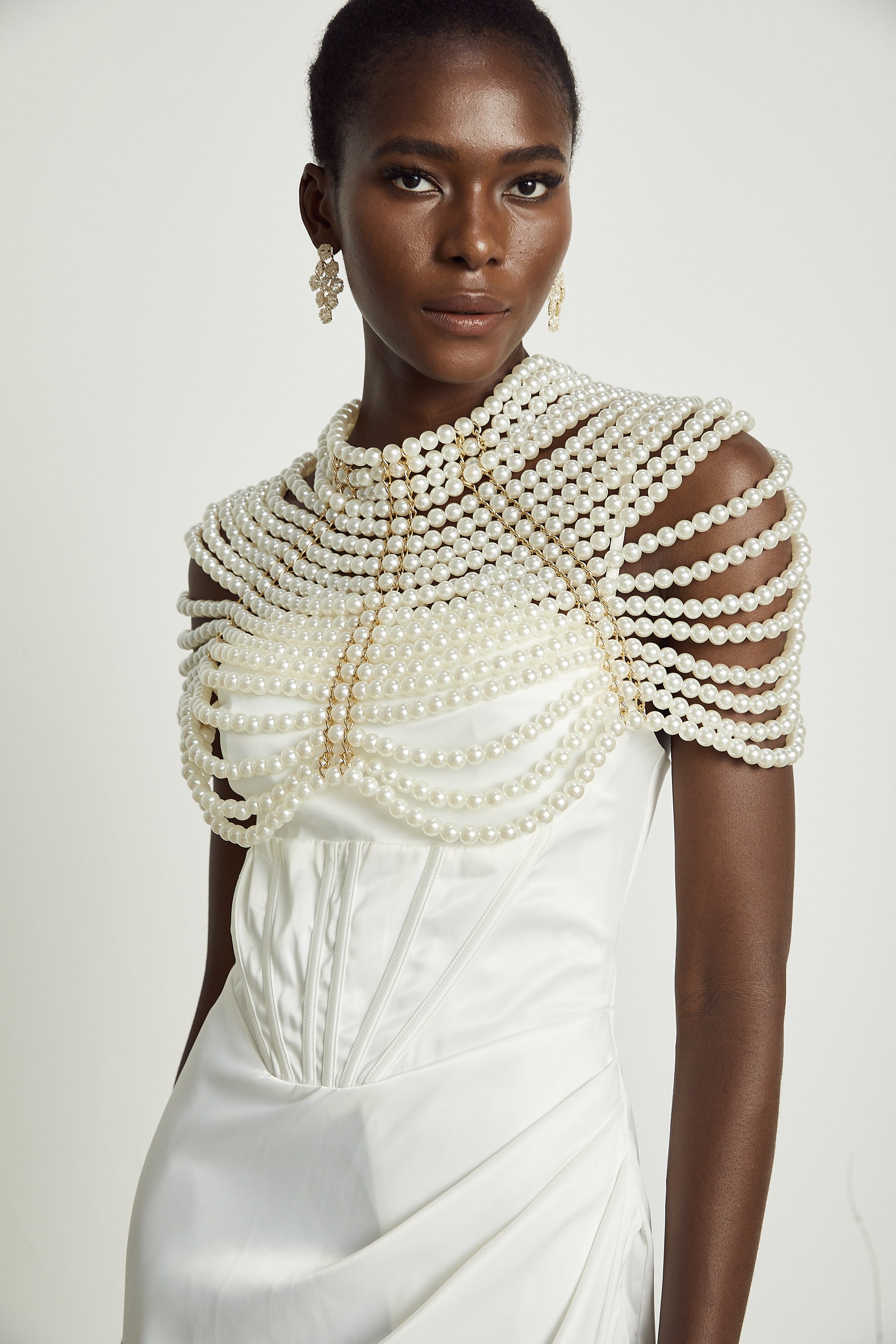 شال بولين من اللؤلؤ الصناعي