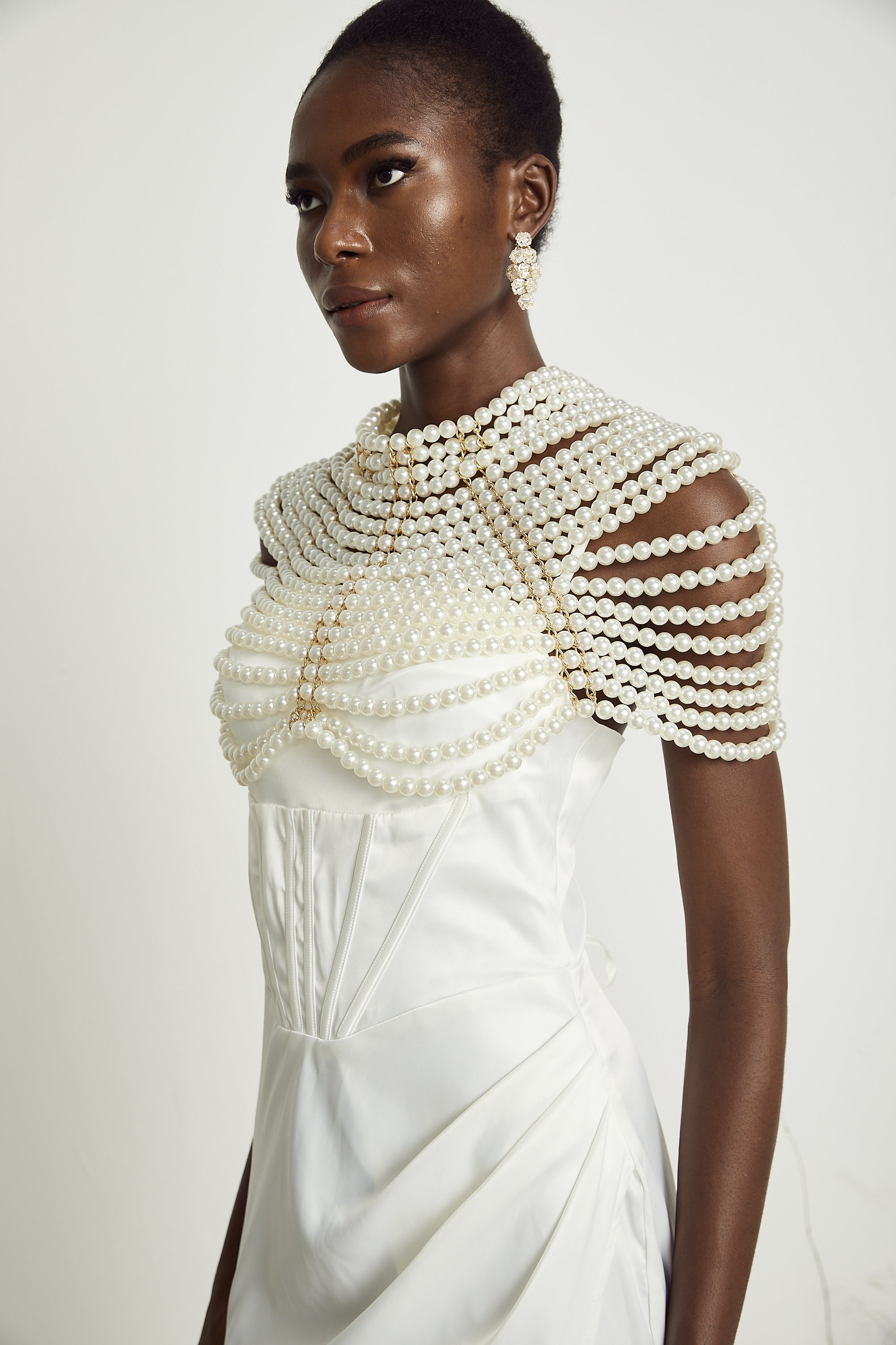 شال بولين من اللؤلؤ الصناعي