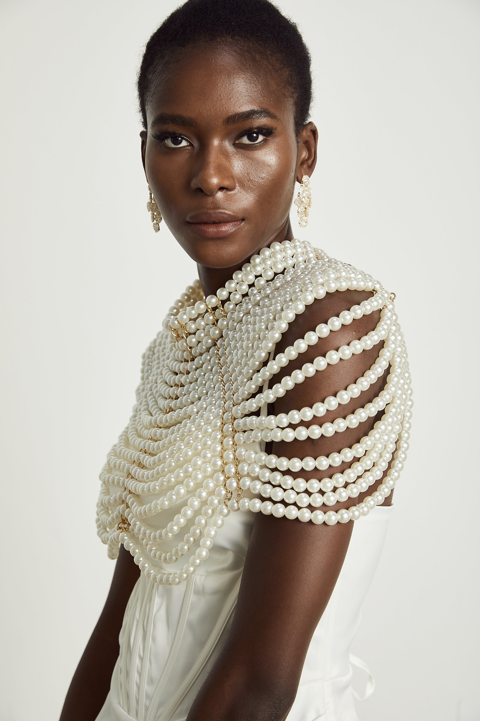 شال بولين من اللؤلؤ الصناعي