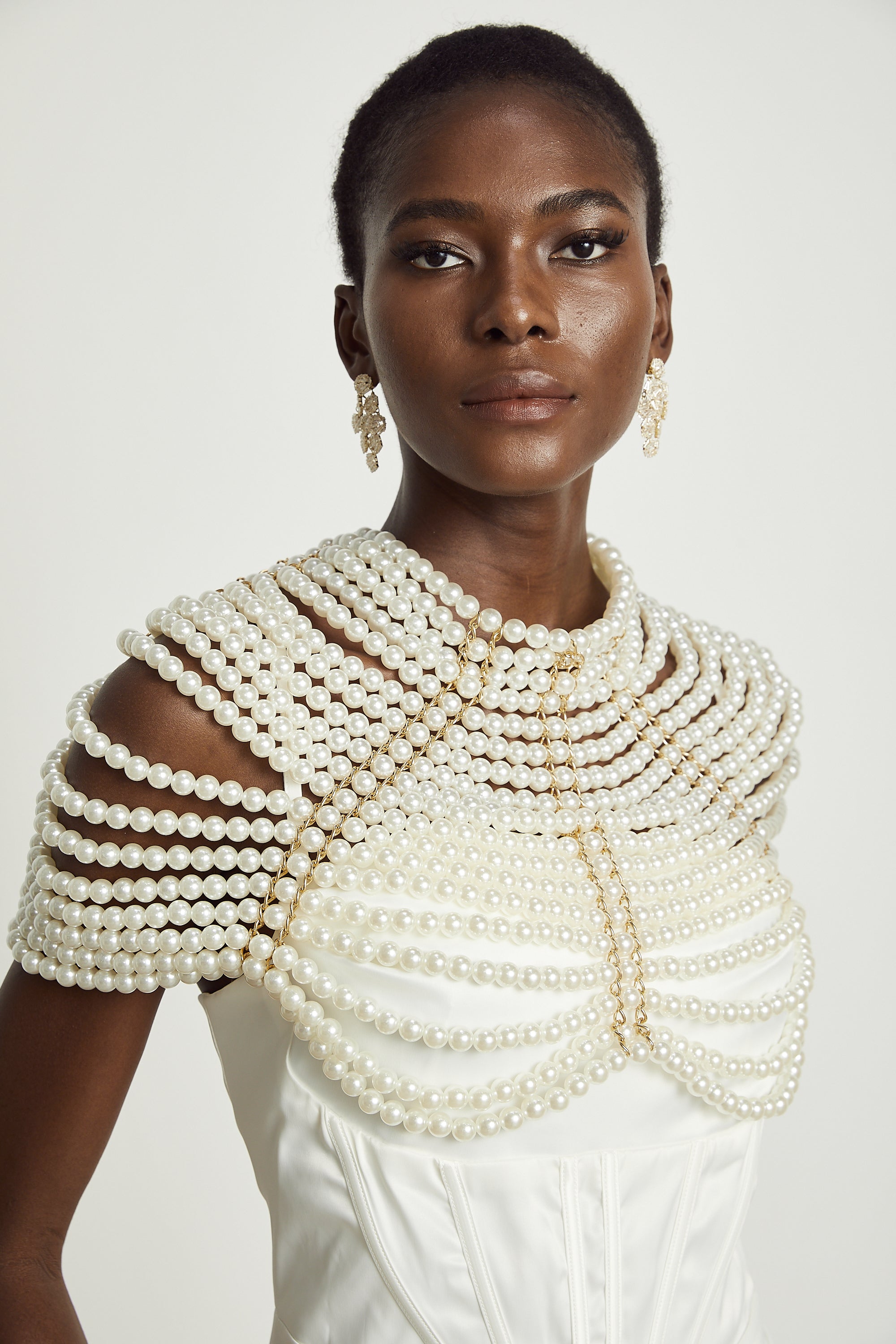 شال بولين من اللؤلؤ الصناعي