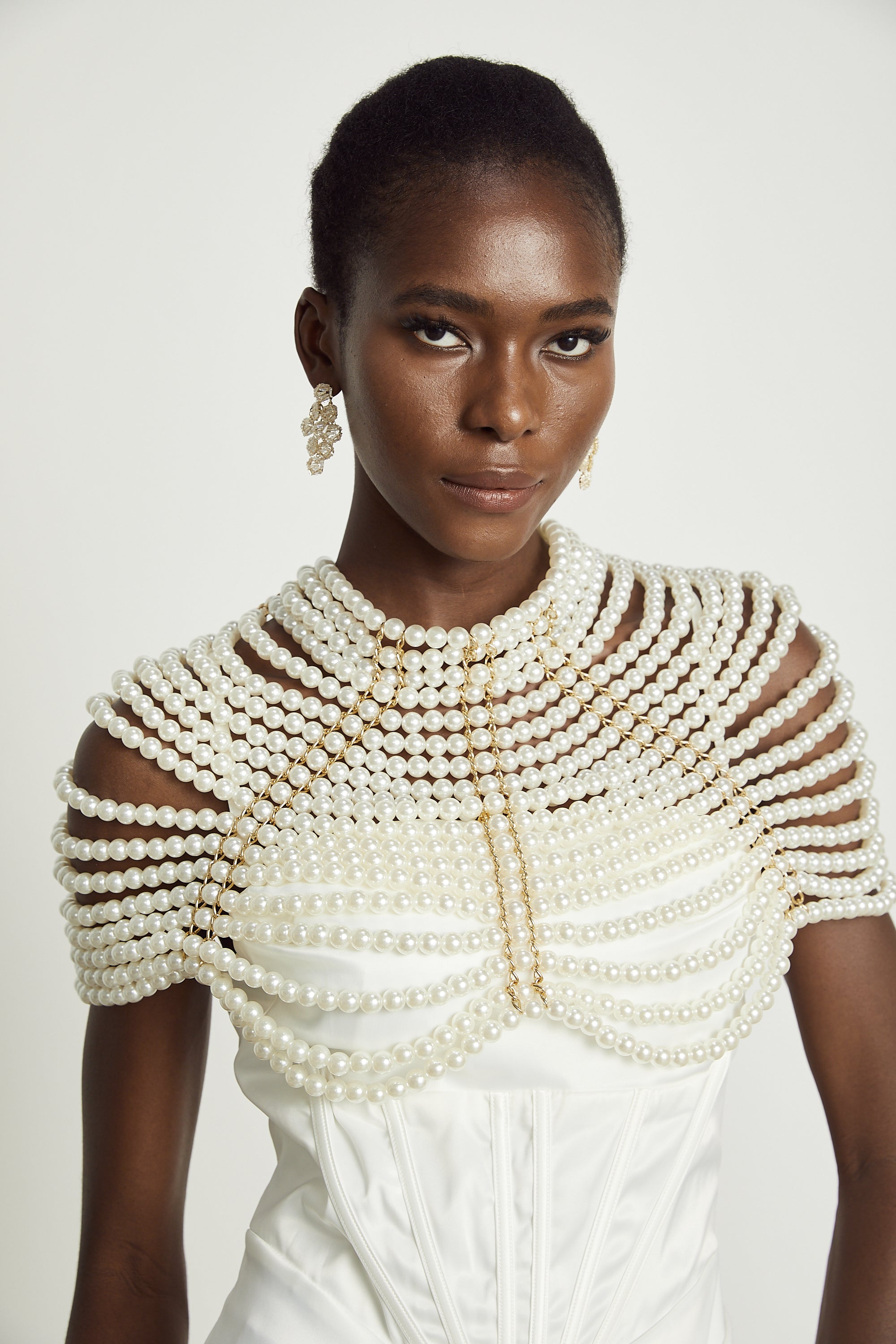 شال بولين من اللؤلؤ الصناعي