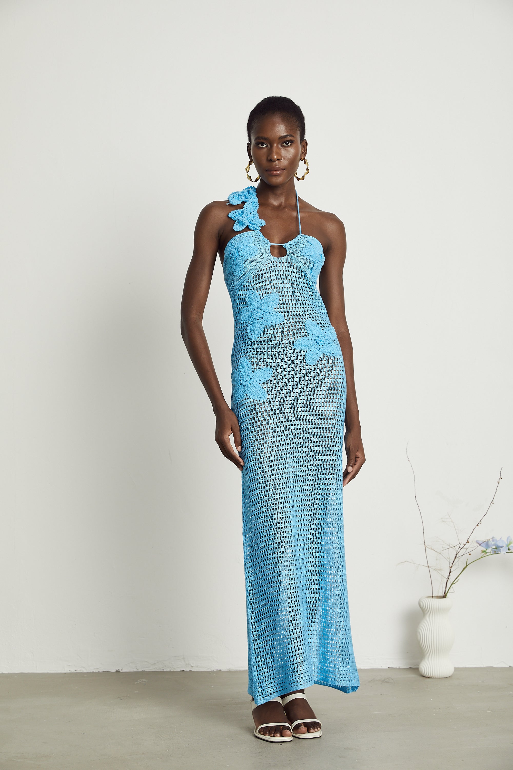 فستان ماكسي من تصميم ديان مزين بزهور صناعية