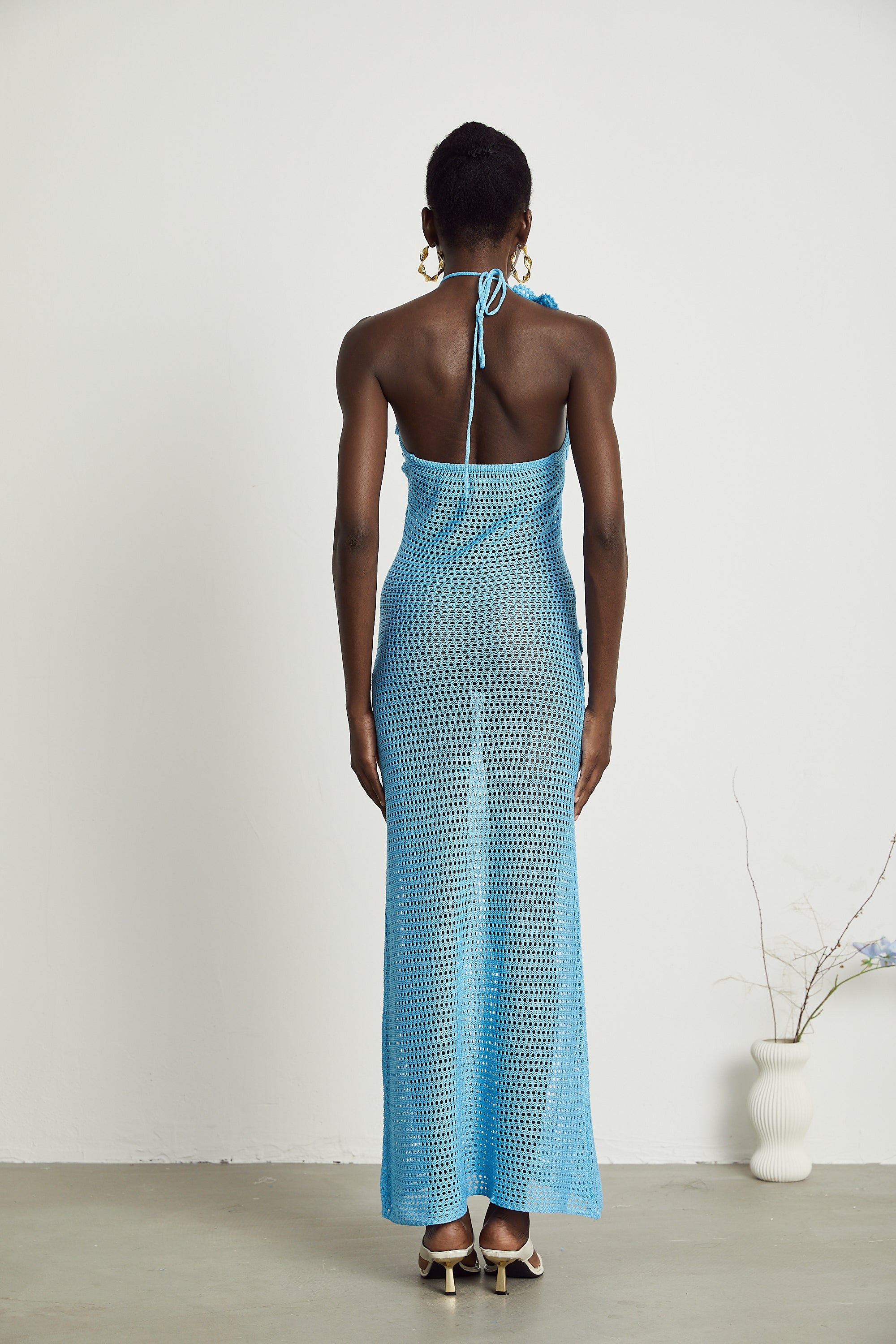 فستان ماكسي من تصميم ديان مزين بزهور صناعية