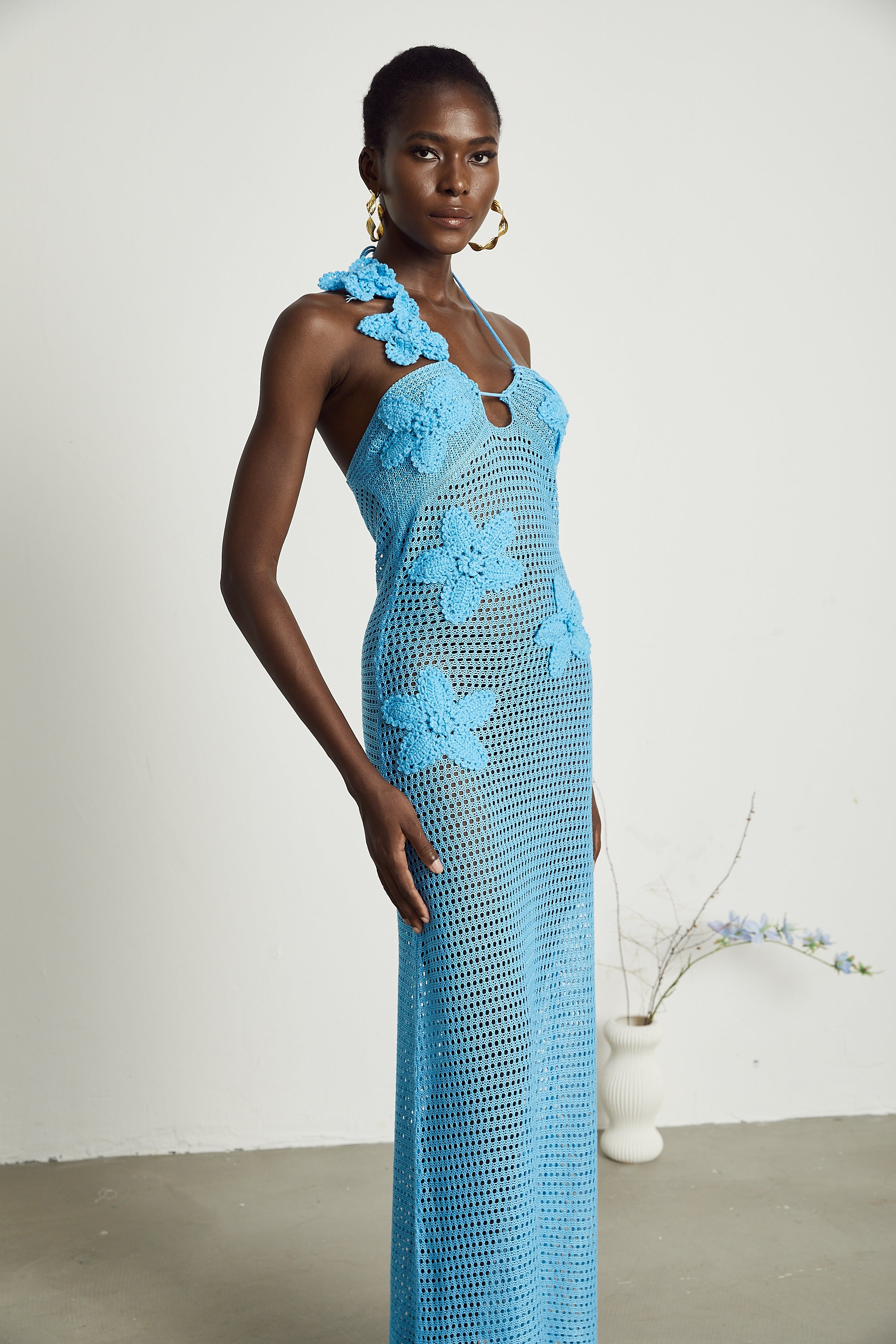 فستان ماكسي من تصميم ديان مزين بزهور صناعية