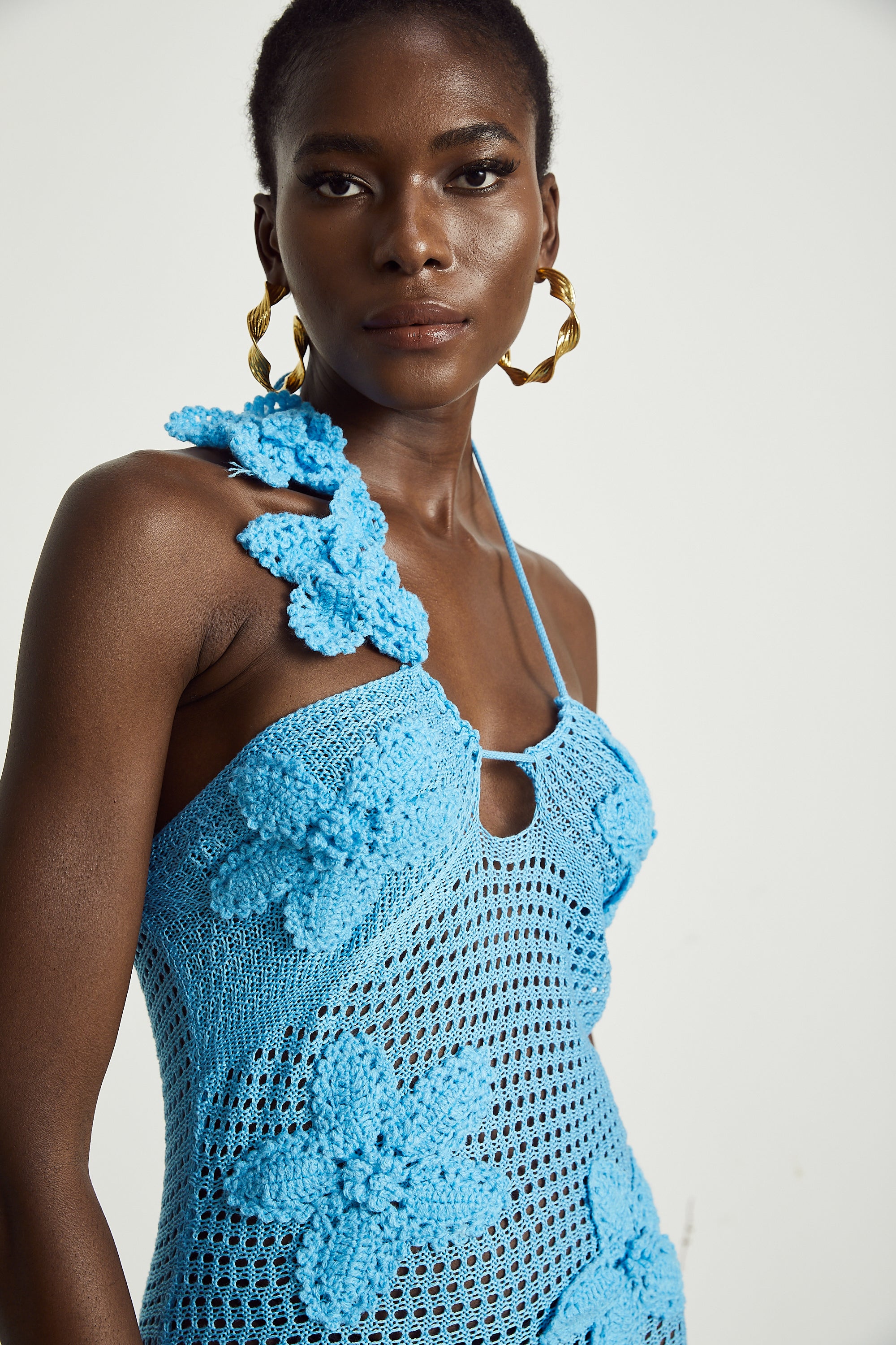 فستان ماكسي من تصميم ديان مزين بزهور صناعية