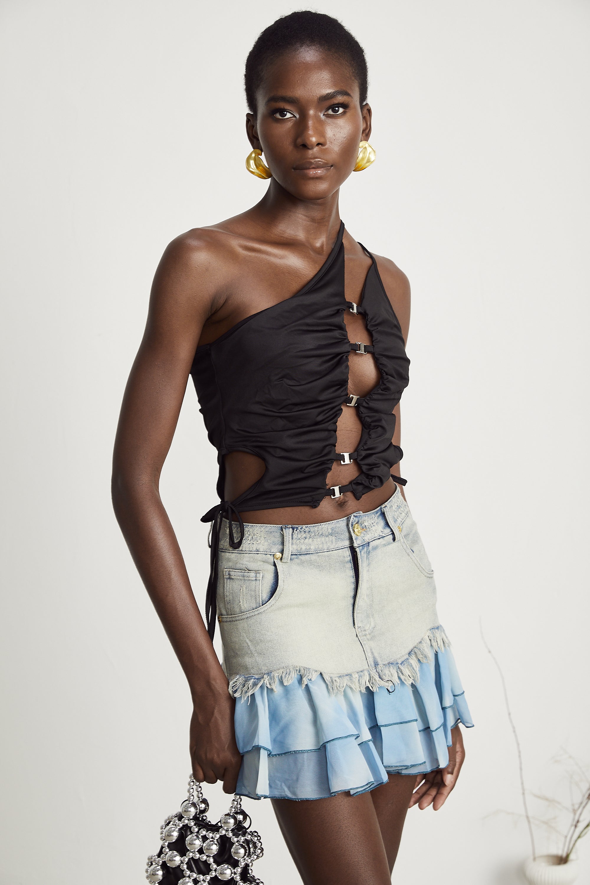 تنورة فلورا جينز مطوية مع حواف هامشية