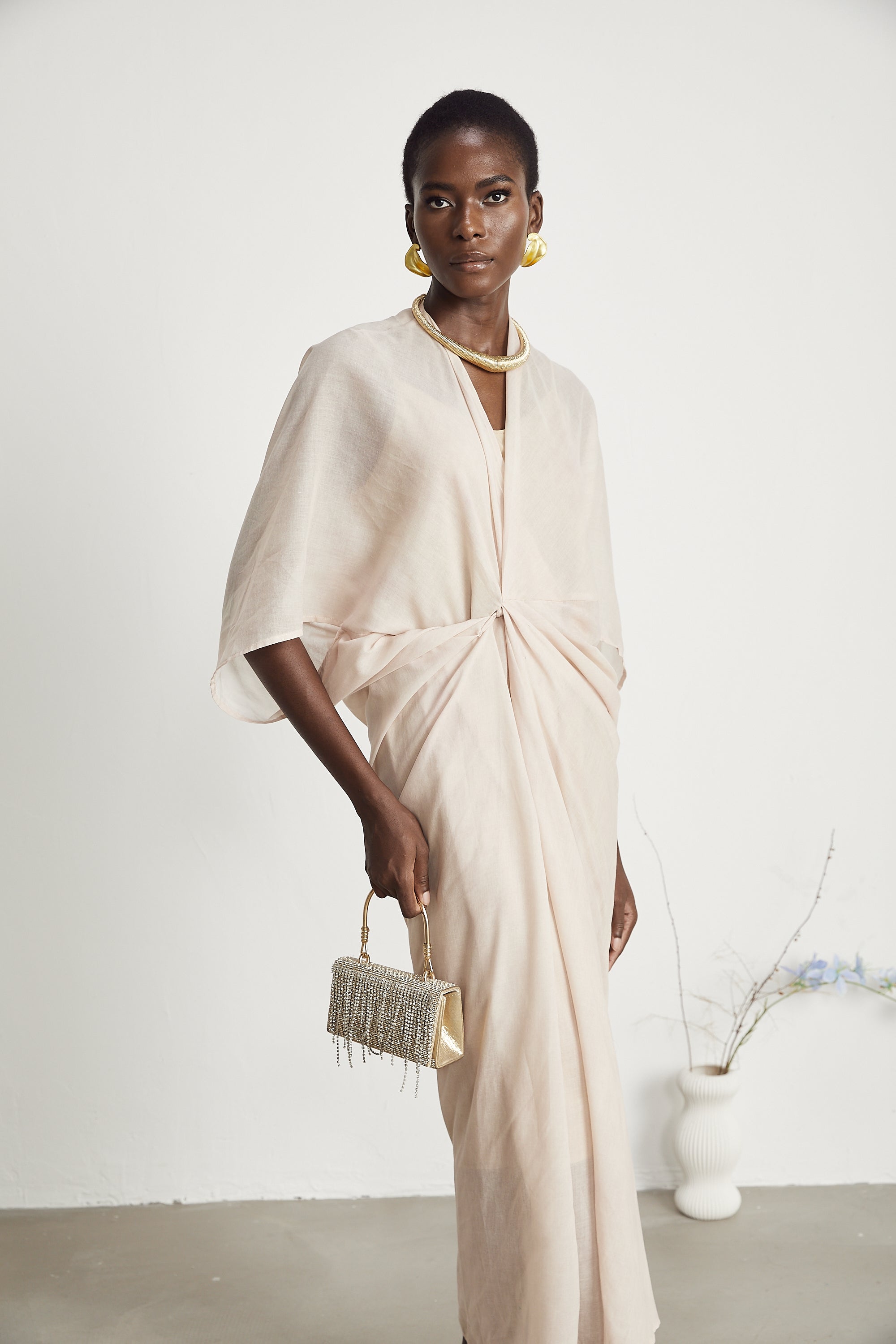 Halbtransparentes Midikleid mit V-Ausschnitt von Solène