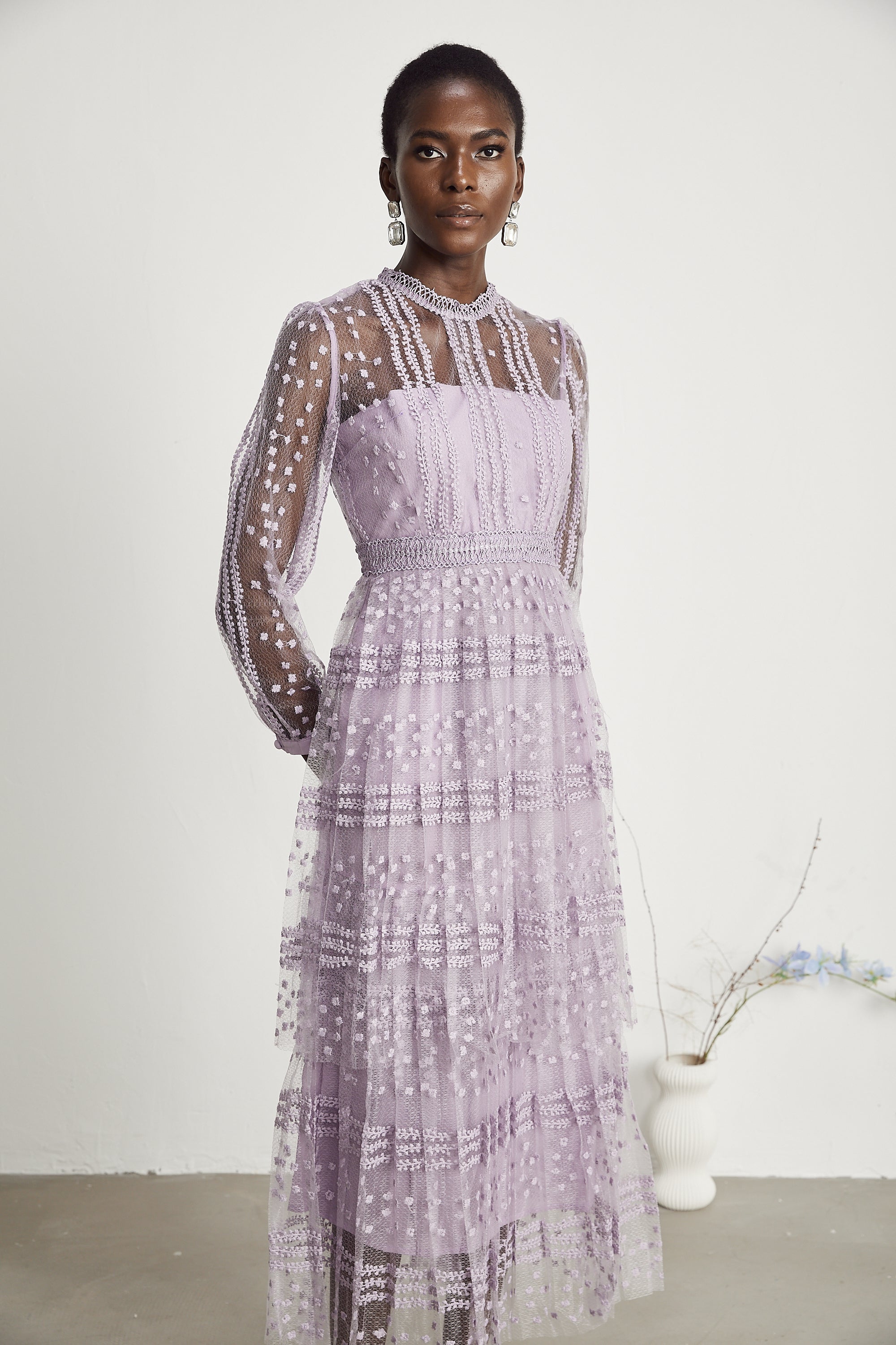 فستان دلفين متوسط الطول بطبقات وشبه شفاف