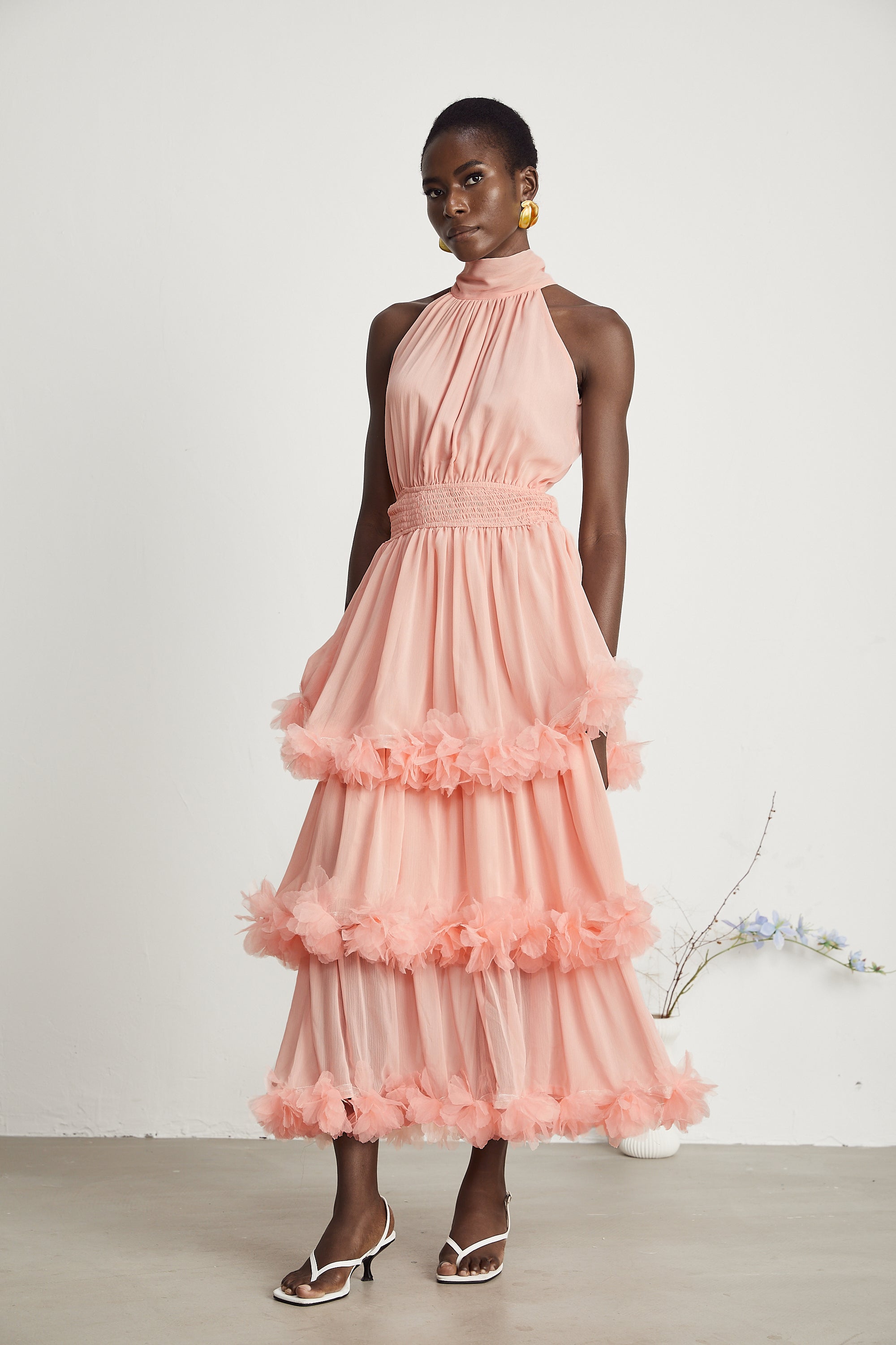 Micah rosa gestuftes Midikleid mit 3D-Blütenblättern