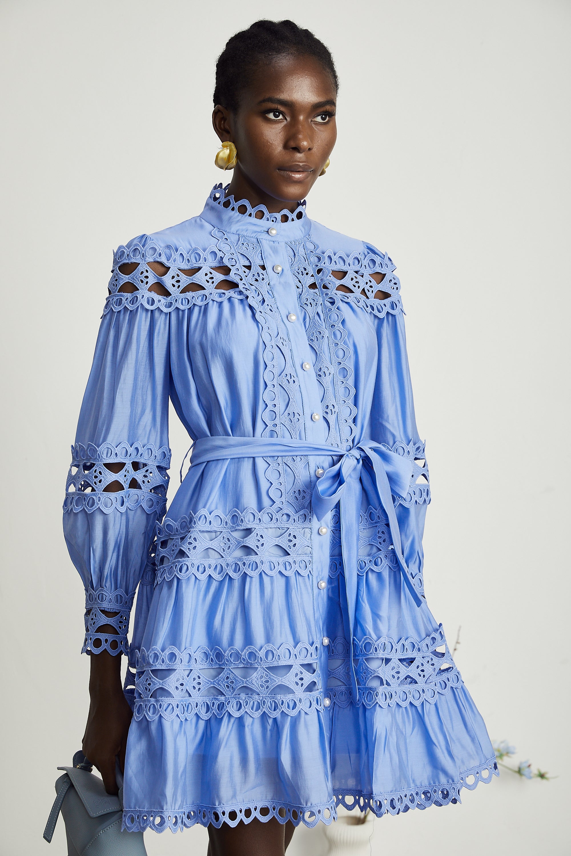 Nova blaues Minikleid mit Cut-outs und Gürtel