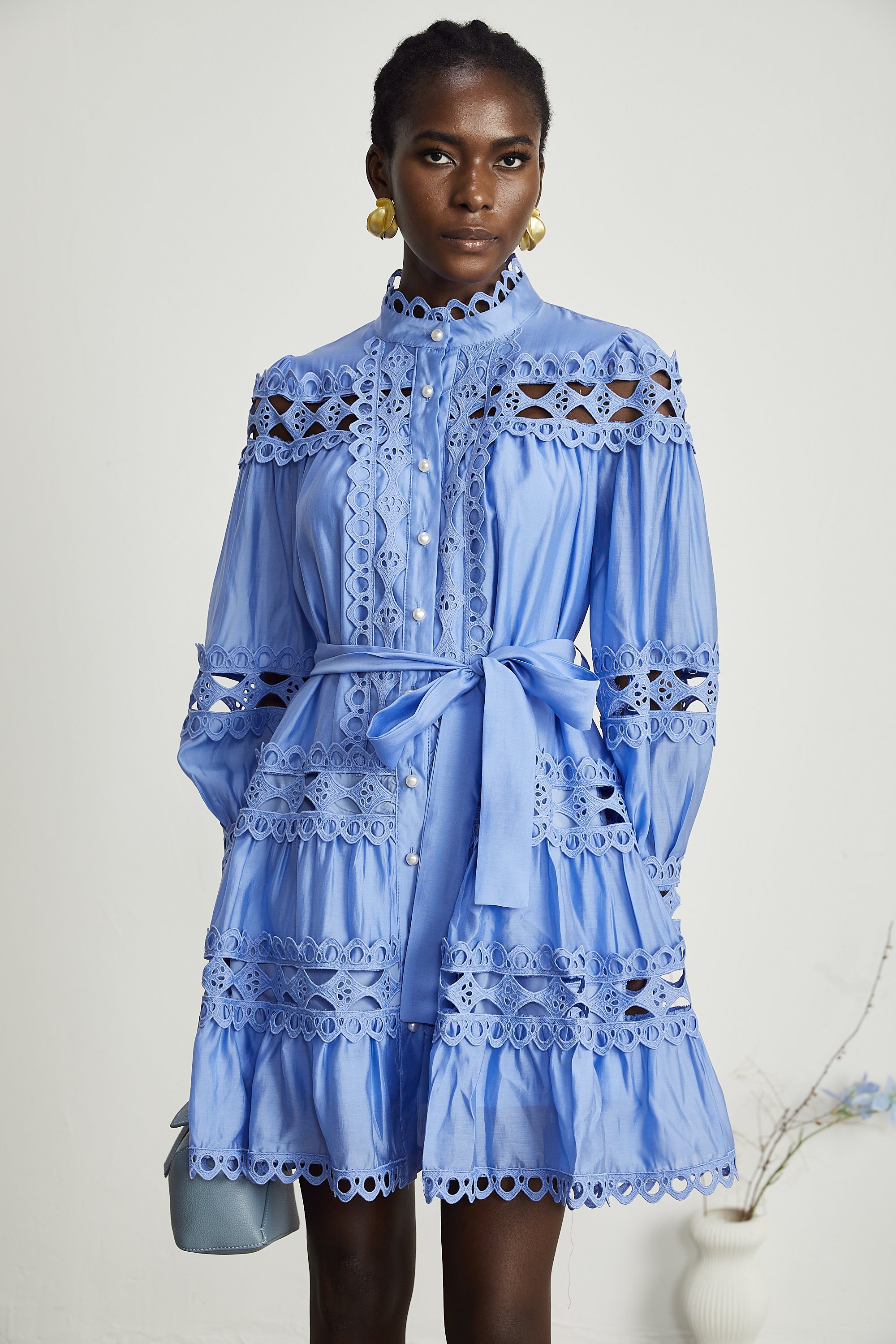 Nova blaues Minikleid mit Cut-outs und Gürtel