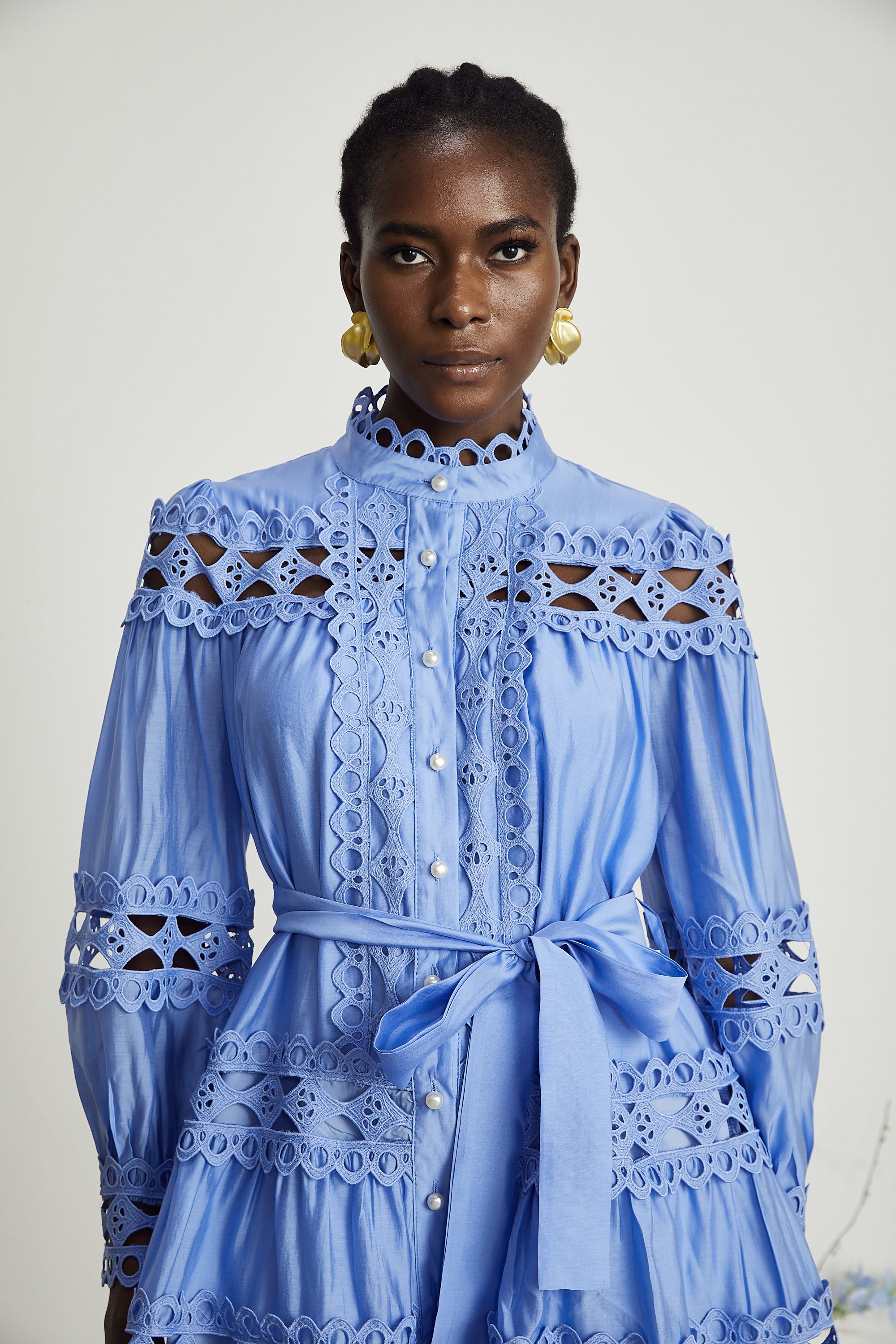 Nova blaues Minikleid mit Cut-outs und Gürtel