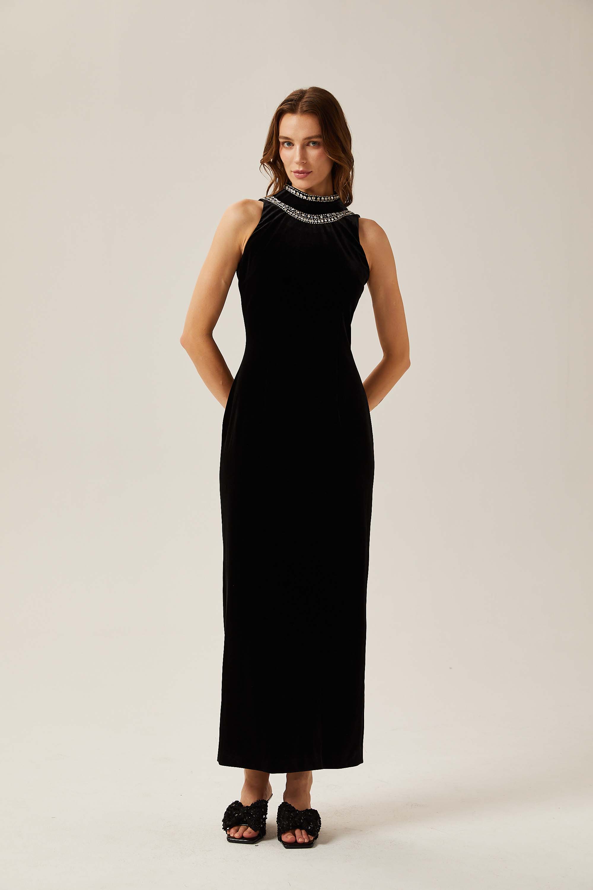 Schwarzes Samtkleid Colette mit Kristallverzierung