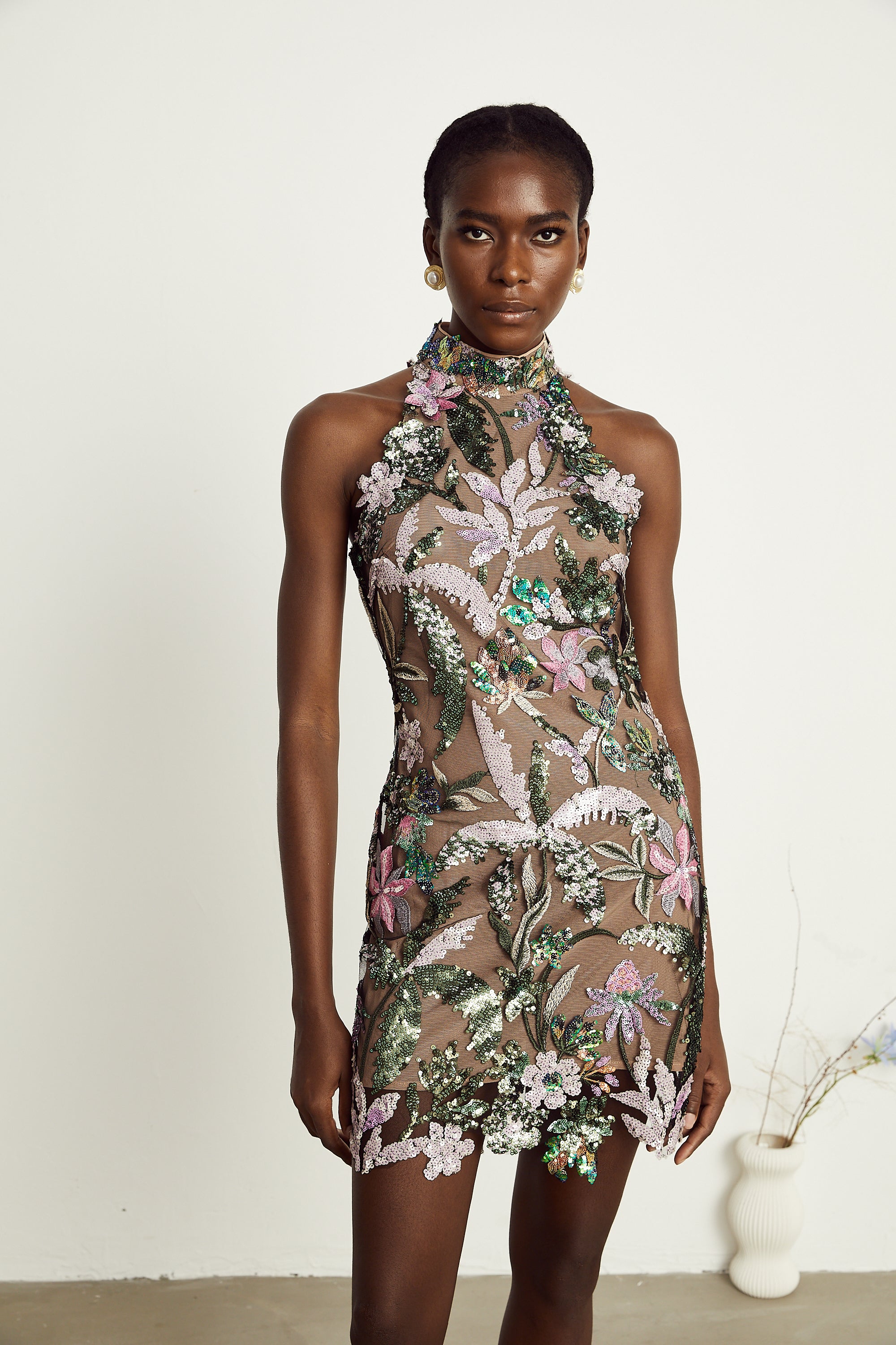 فستان جيرالدين قصير مطرز بالترتر