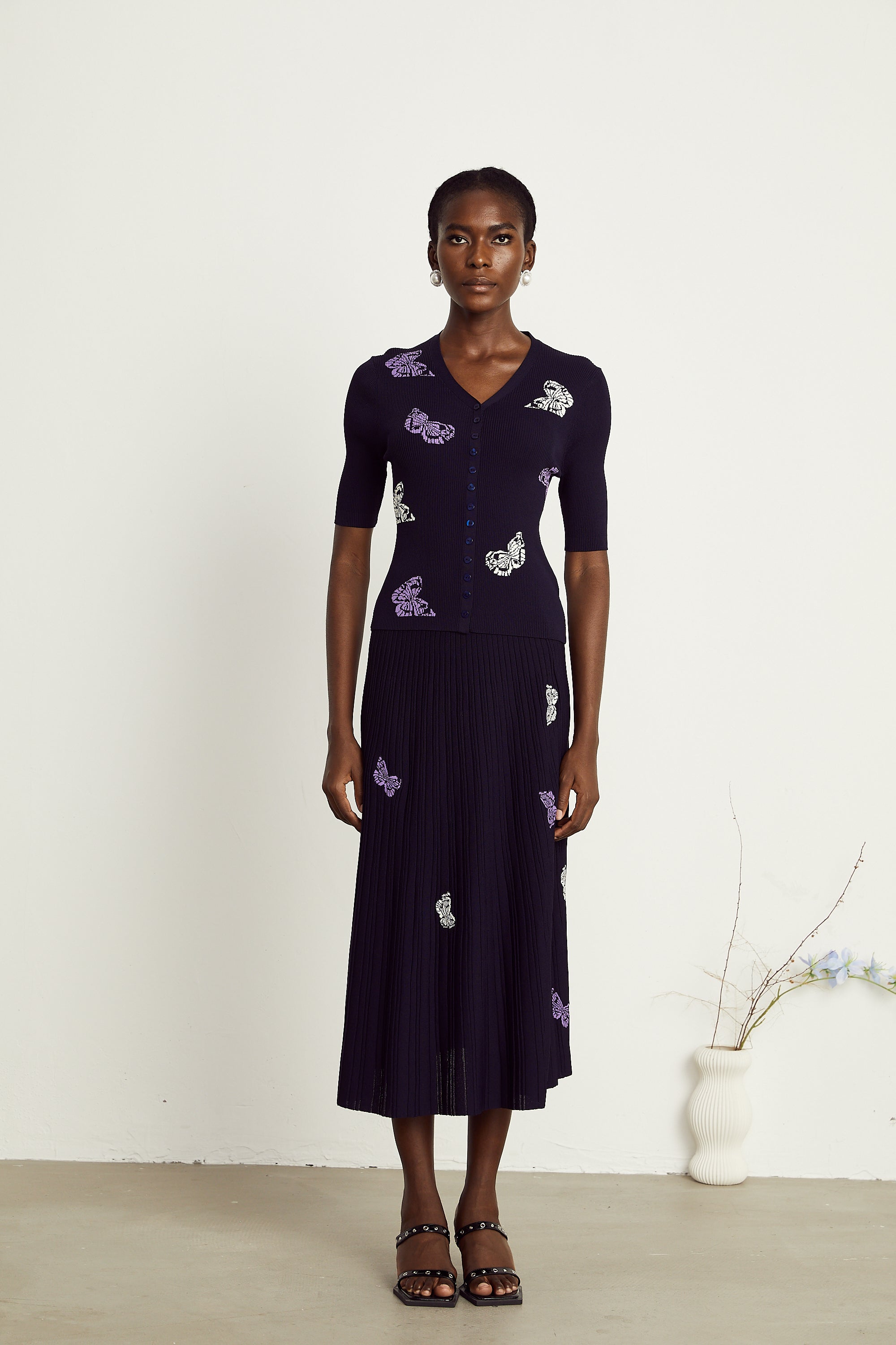 Delphine – Passendes Set aus Oberteil und Rock aus Rippstrick mit Schmetterlingsmotiv