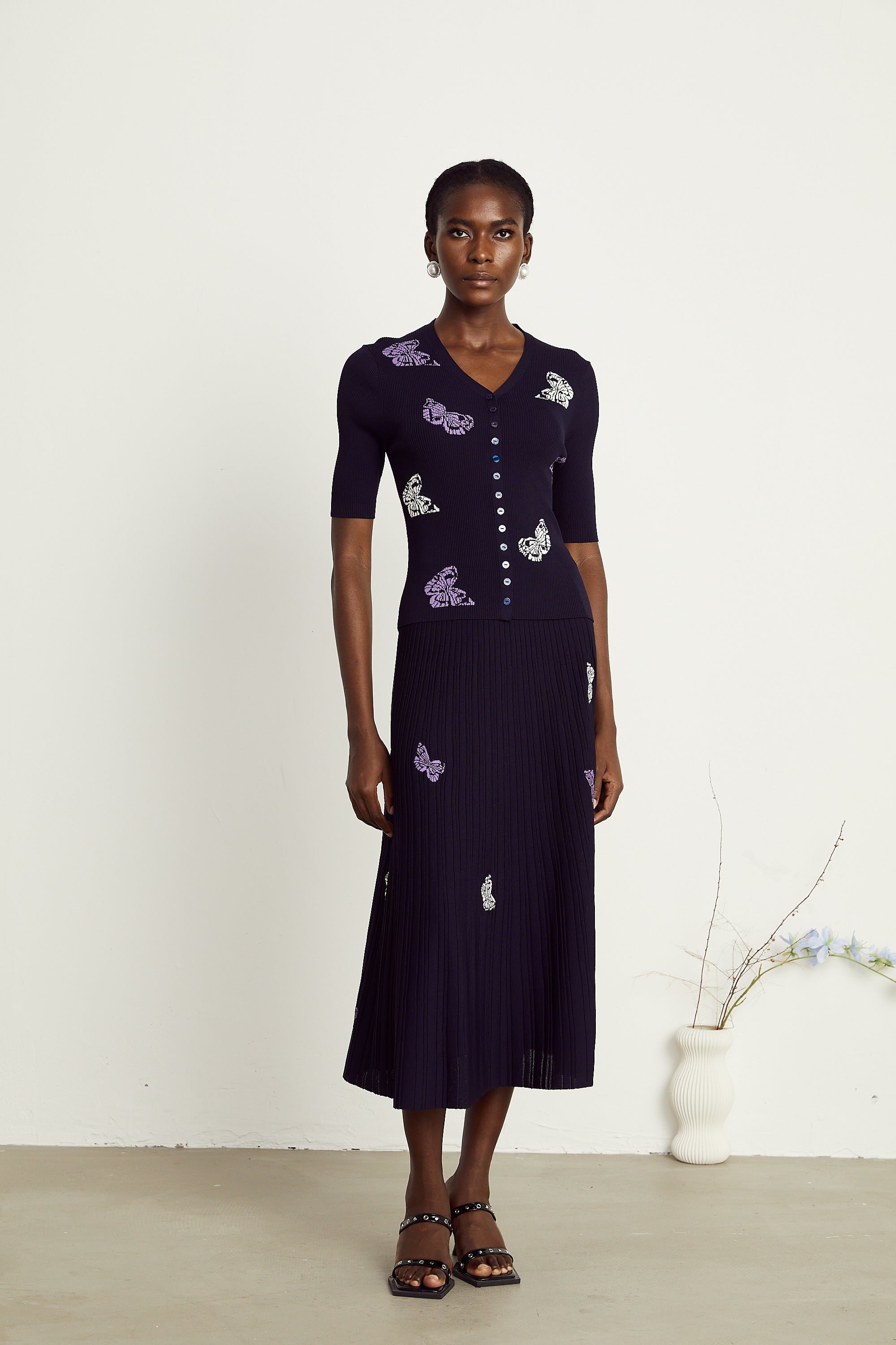 Delphine – Passendes Set aus Oberteil und Rock aus Rippstrick mit Schmetterlingsmotiv