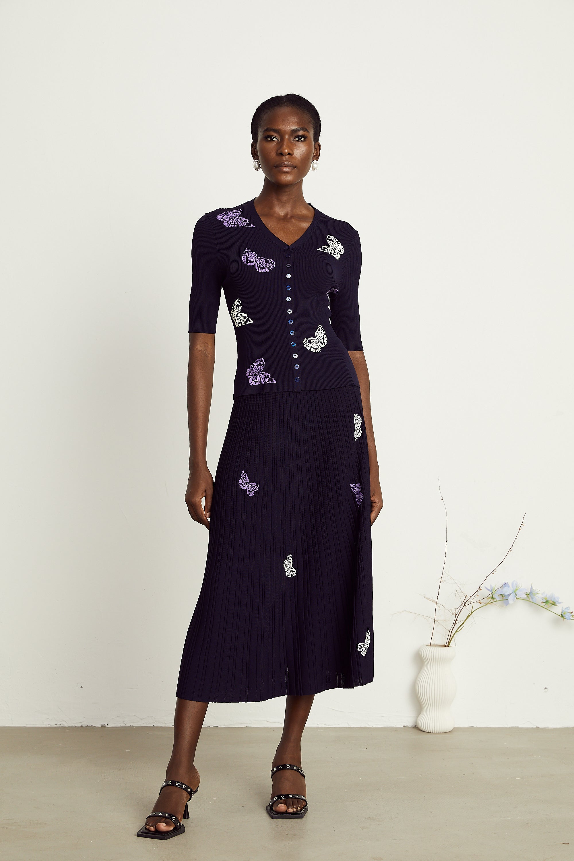 Delphine – Passendes Set aus Oberteil und Rock aus Rippstrick mit Schmetterlingsmotiv