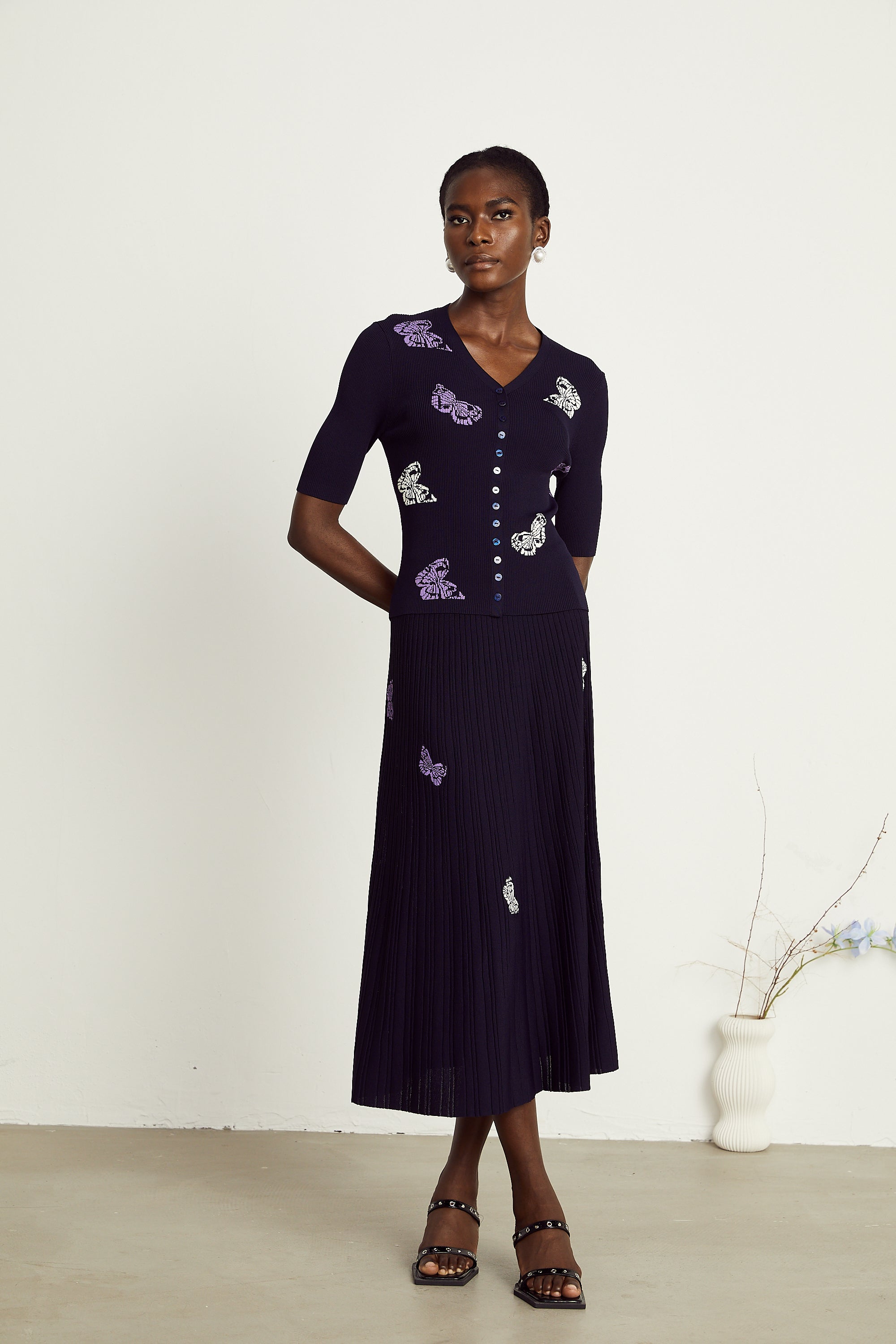 Delphine – Passendes Set aus Oberteil und Rock aus Rippstrick mit Schmetterlingsmotiv