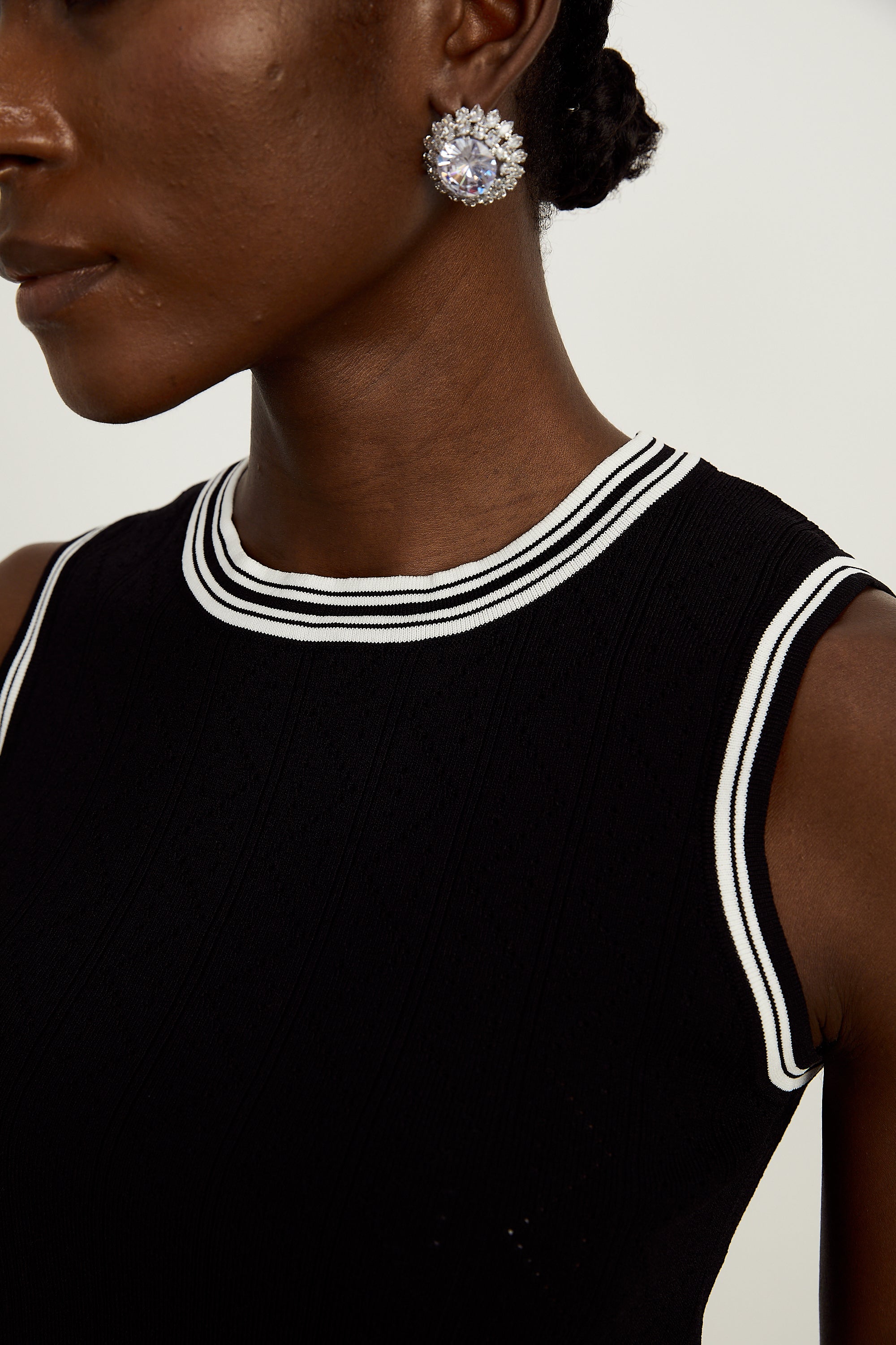 طقم كارديجان دافني متباين الحواف مع بلوزة وسترة وتنورة متناسقة