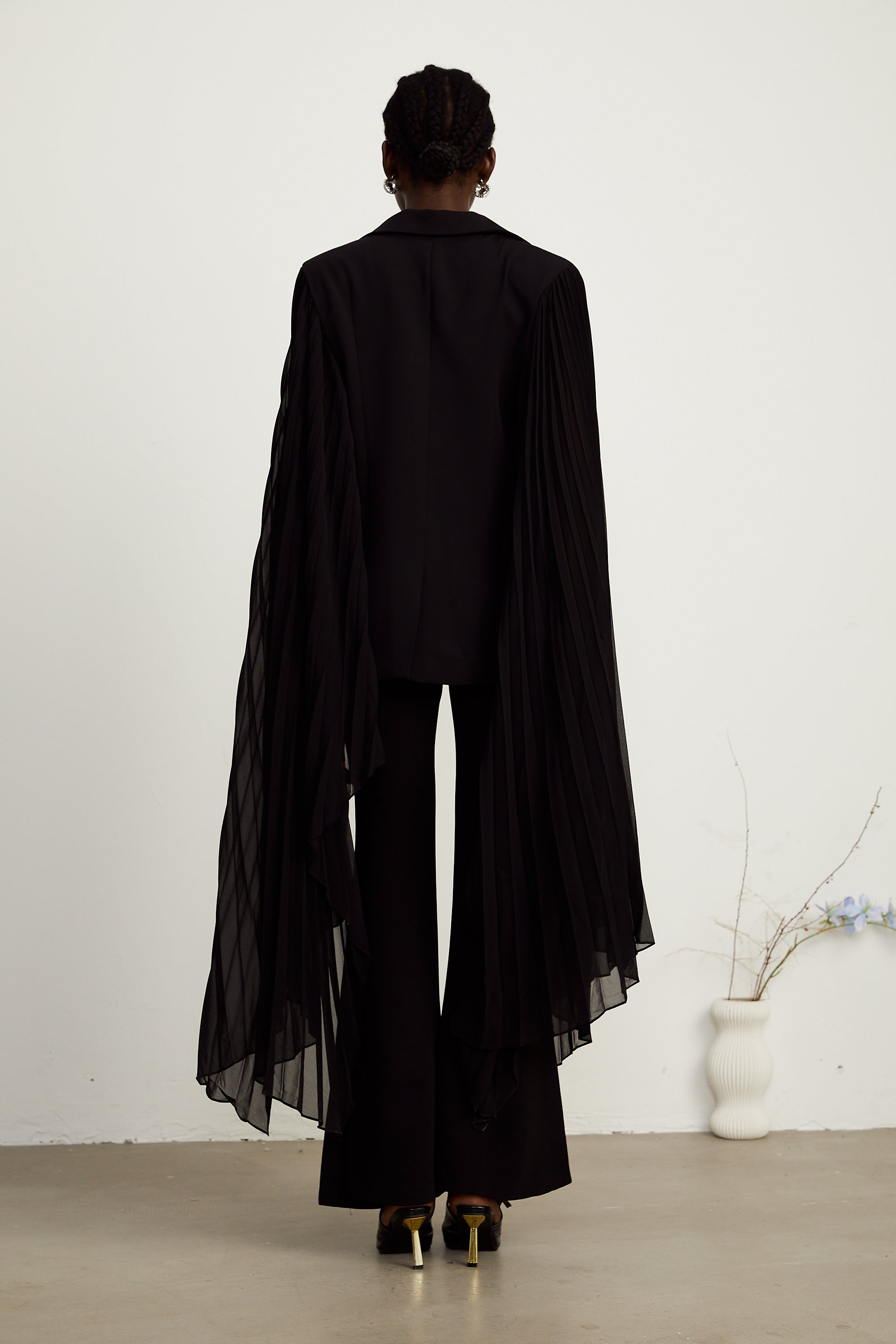 Justine – Blazer mit schwarzen Tüll-Einsätzen und ausgestellten Ärmeln (Endverkauf – nur in den USA)