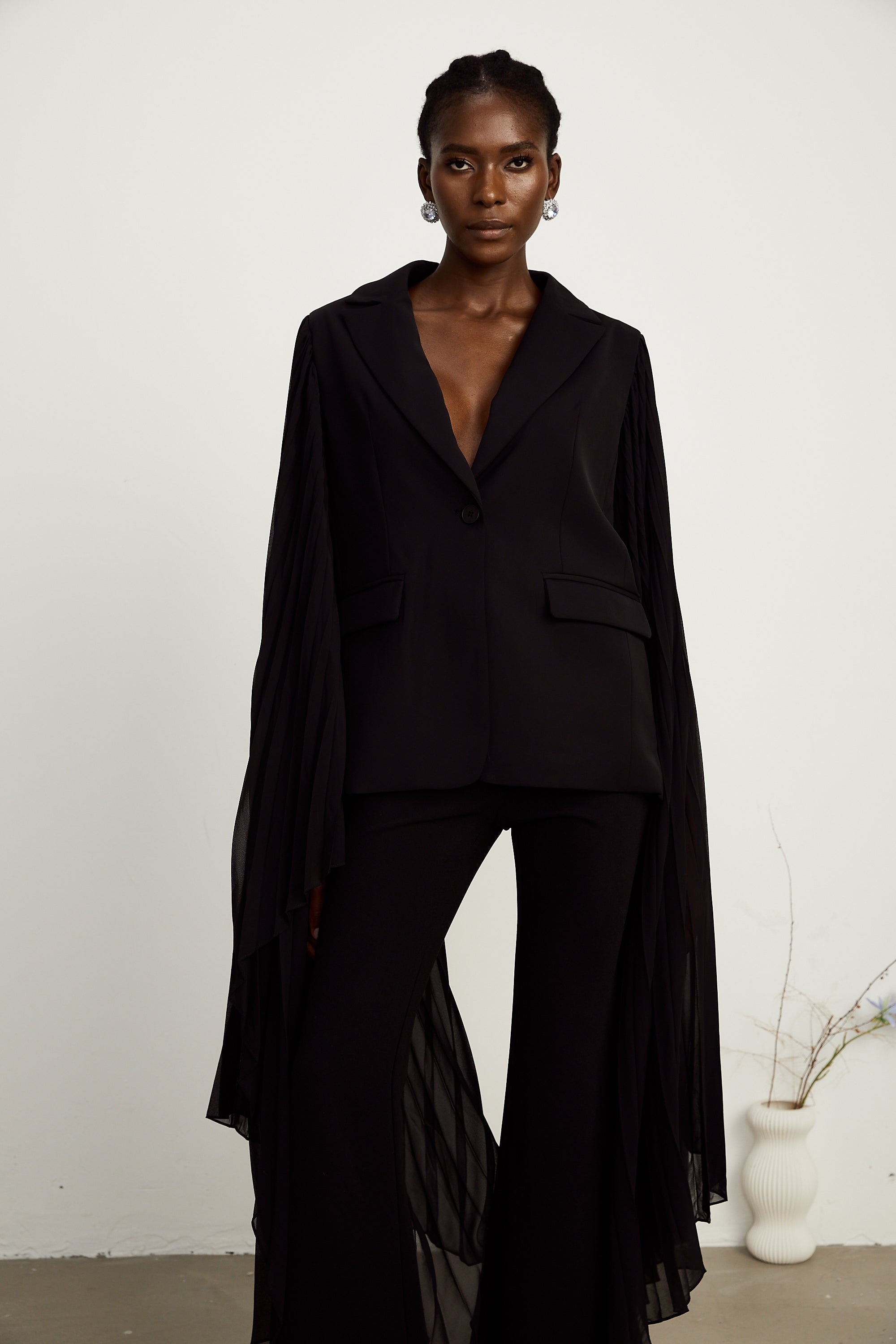 Justine – Blazer mit schwarzen Tüll-Einsätzen und ausgestellten Ärmeln (Endverkauf – nur in den USA)