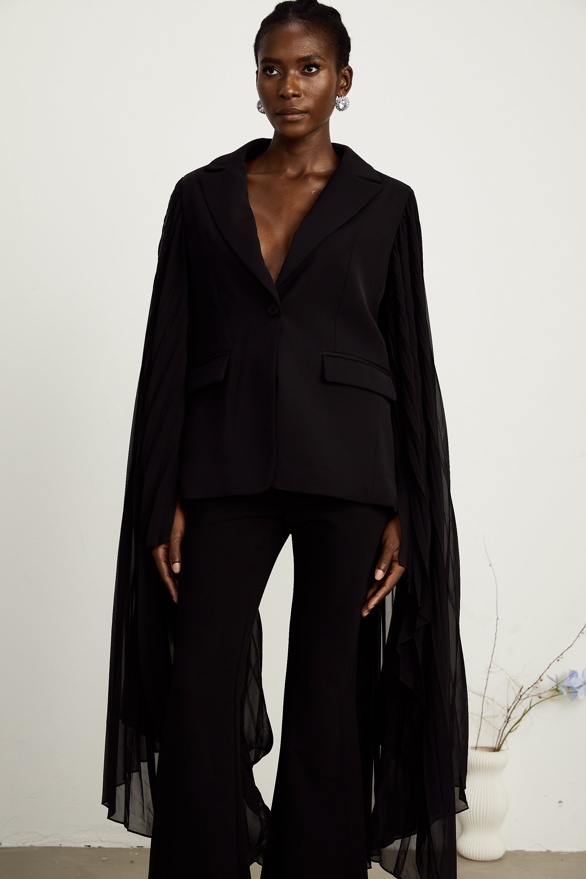 Justine – Blazer mit schwarzen Tüll-Einsätzen und ausgestellten Ärmeln (Endverkauf – nur in den USA)