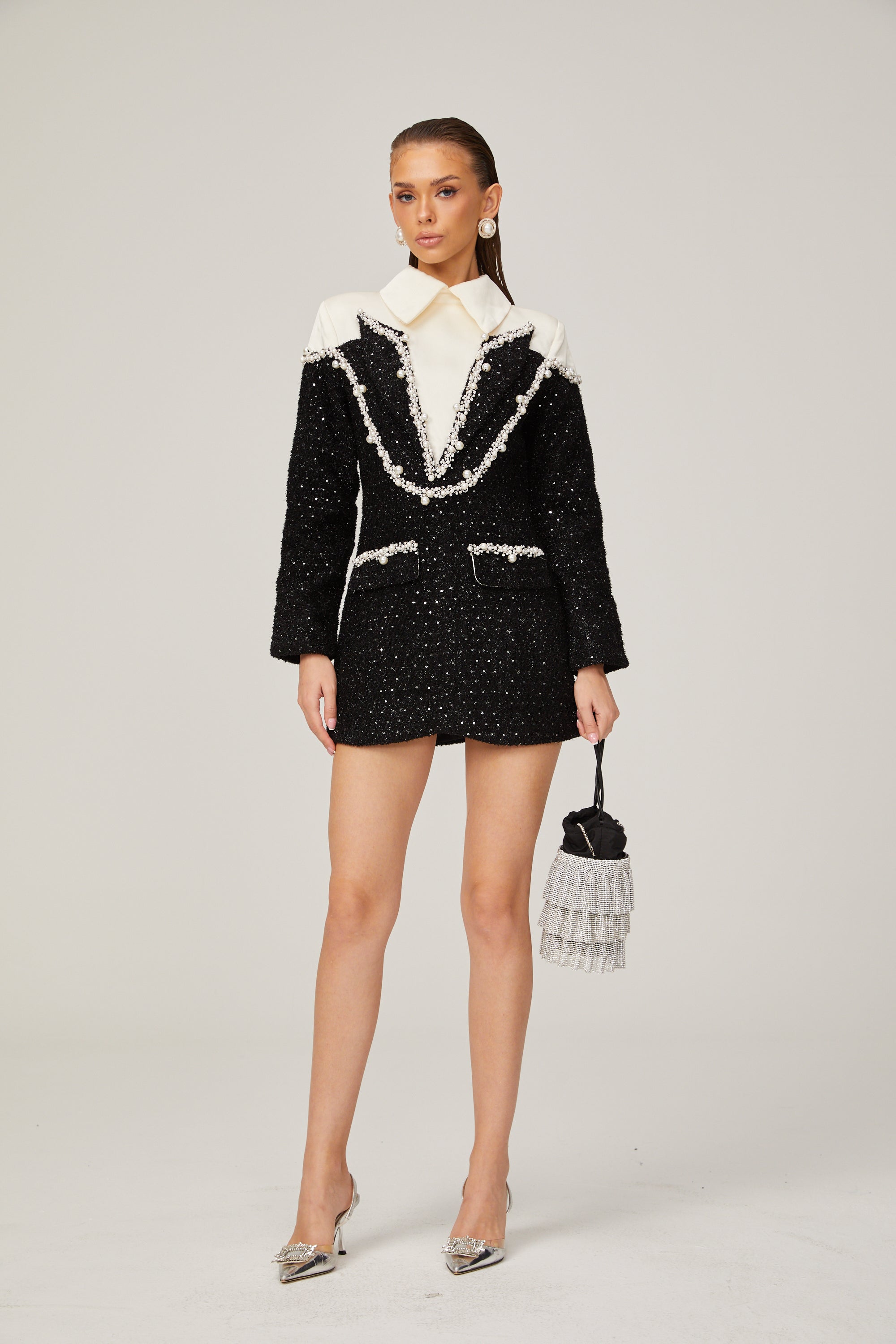 Éléonore فستان قصير من التويد مزين باللؤلؤ الصناعي