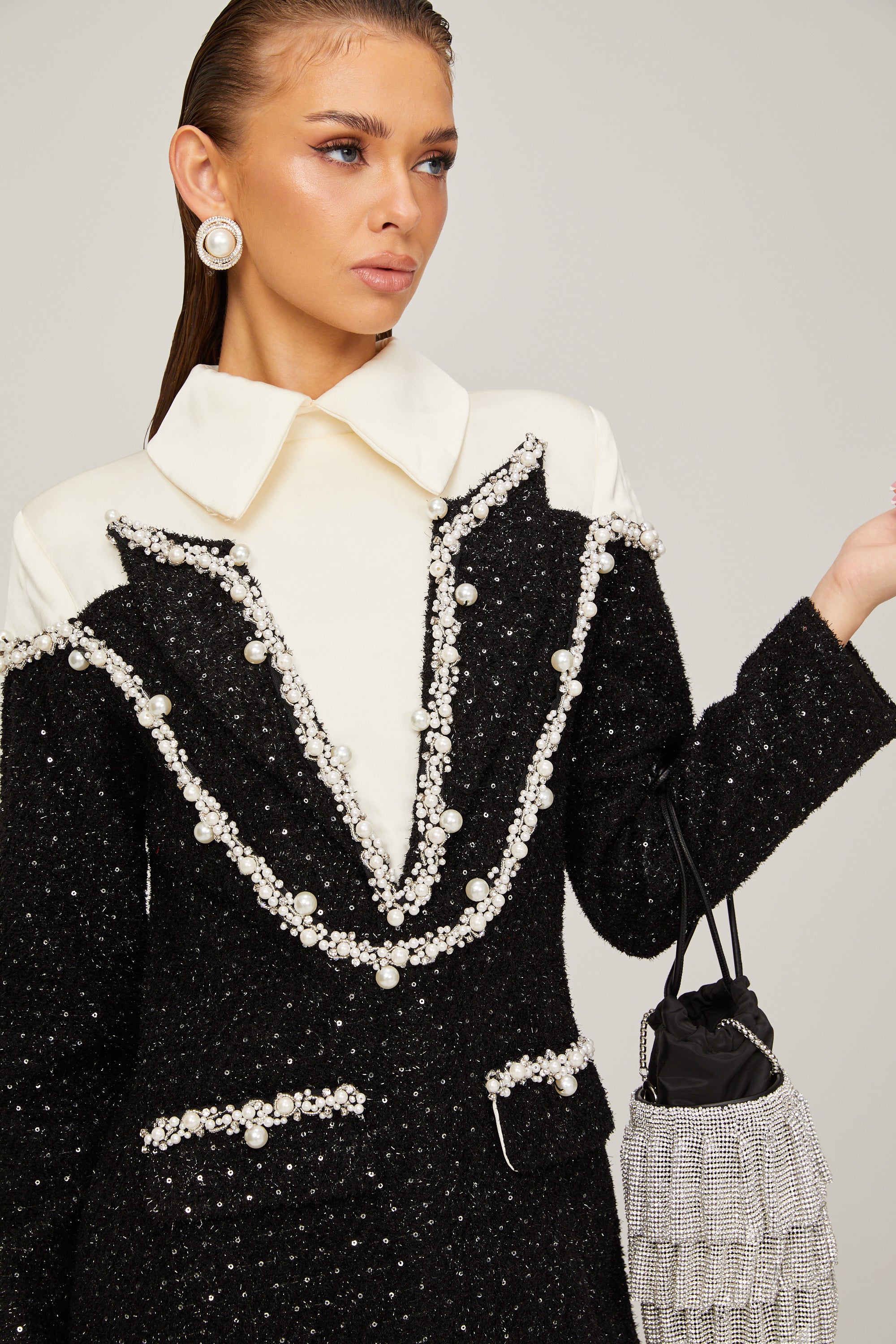 Éléonore فستان قصير من التويد مزين باللؤلؤ الصناعي