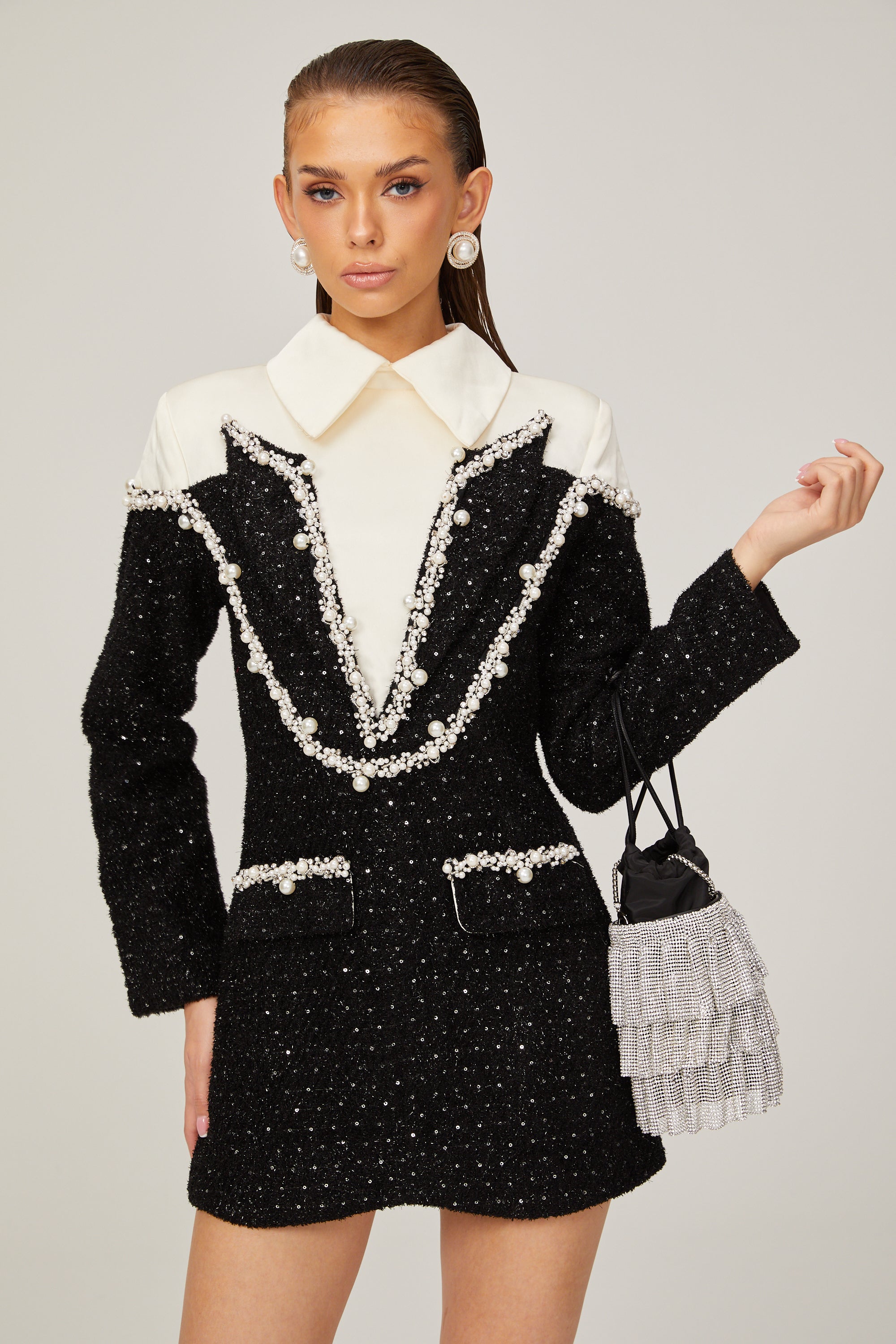 Éléonore فستان قصير من التويد مزين باللؤلؤ الصناعي