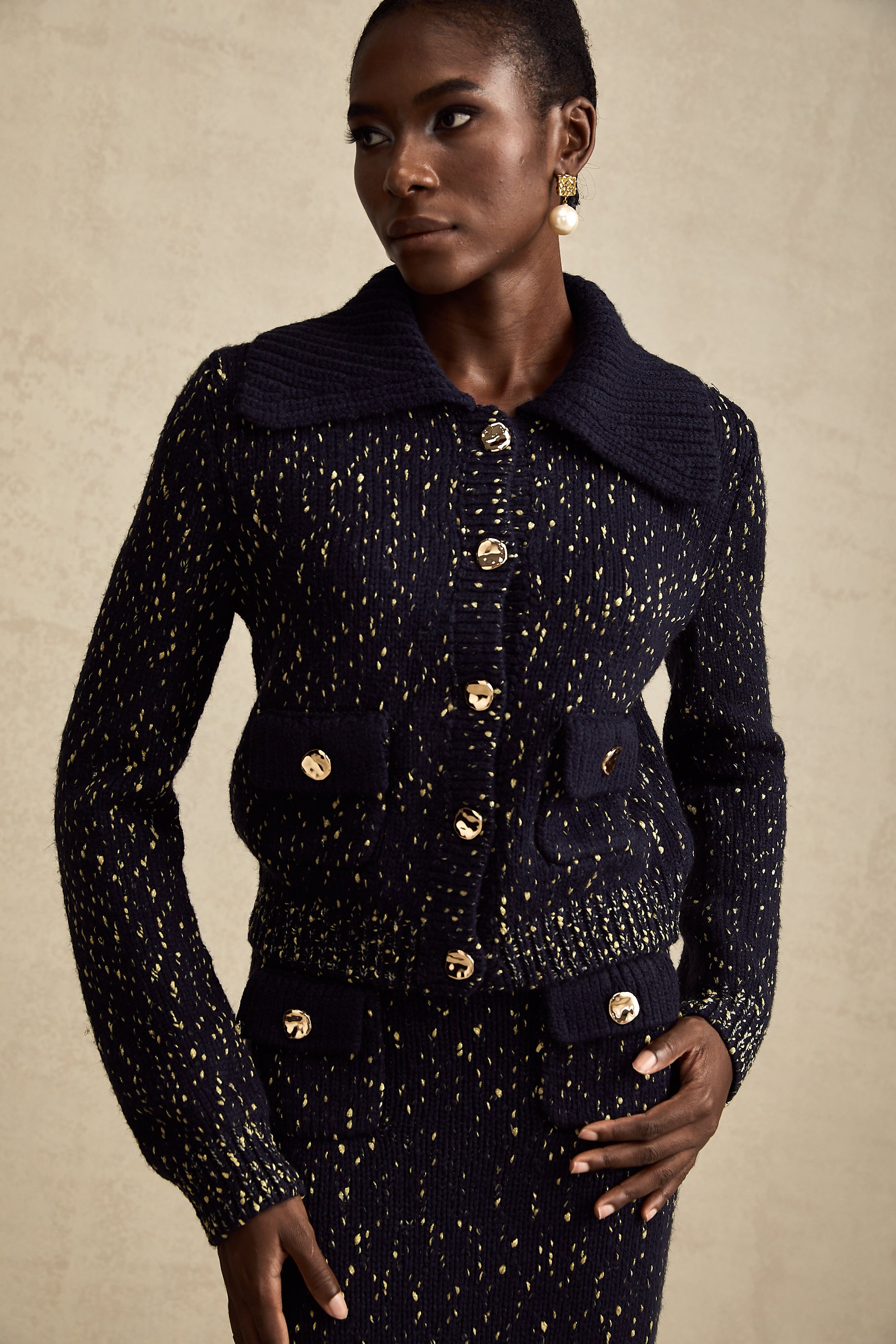 طقم سترة وتنورة كروشيه باللون الأزرق الداكن من Claudine