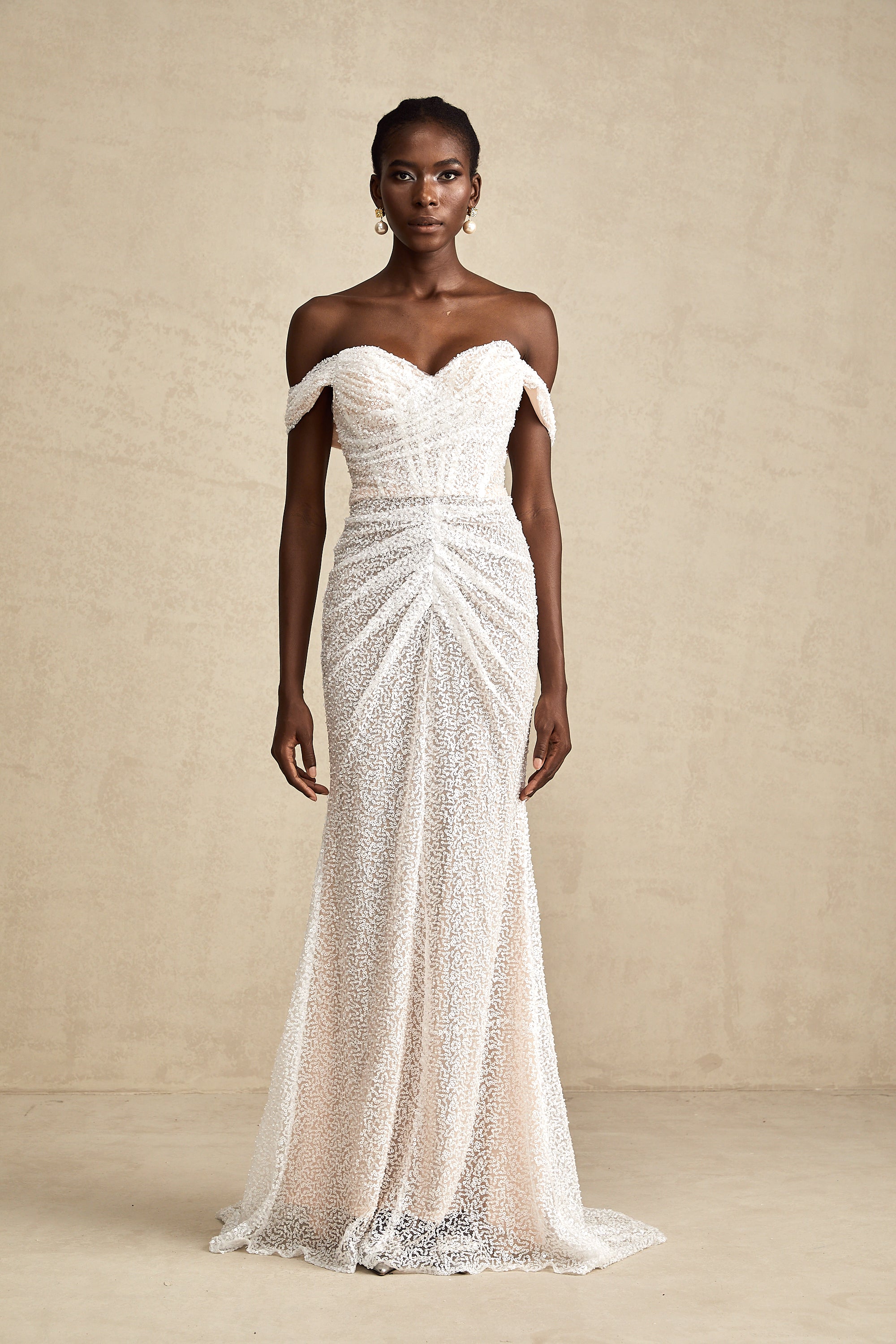 فستان مارجوت ماكسي أبيض مزين بدون أكتاف