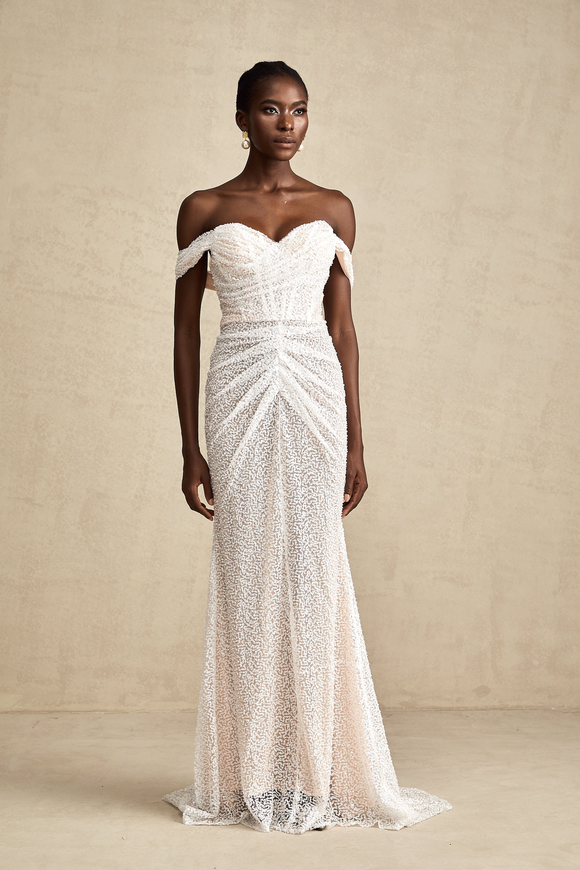 Margot weißes, verziertes Maxikleid mit schulterfreiem Ausschnitt (Endgültiger Verkauf – nur in den USA)